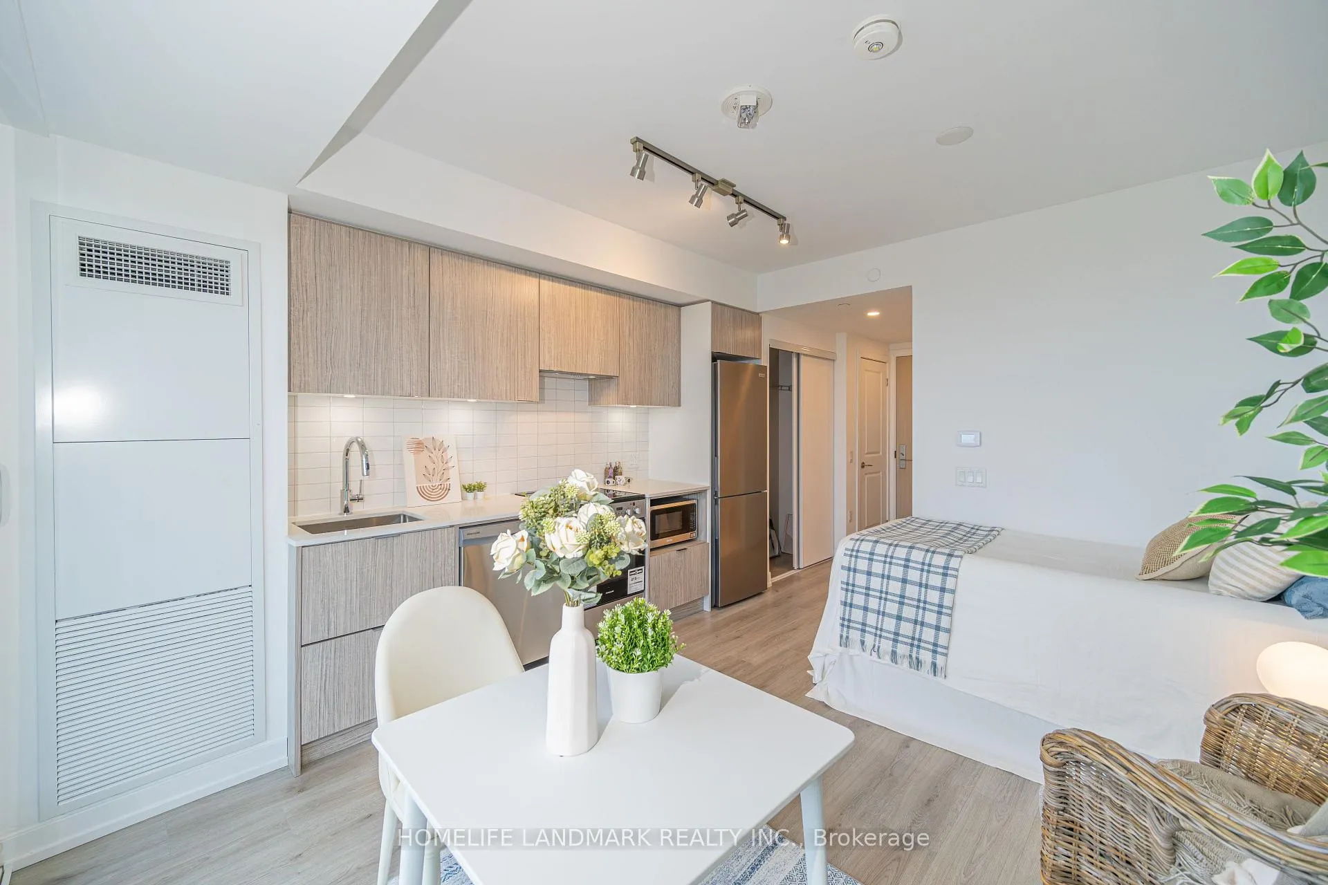 Photo 10 of Unit 4308, 395 Bloor Street E, Toronto, North St. James Town — HOMEH