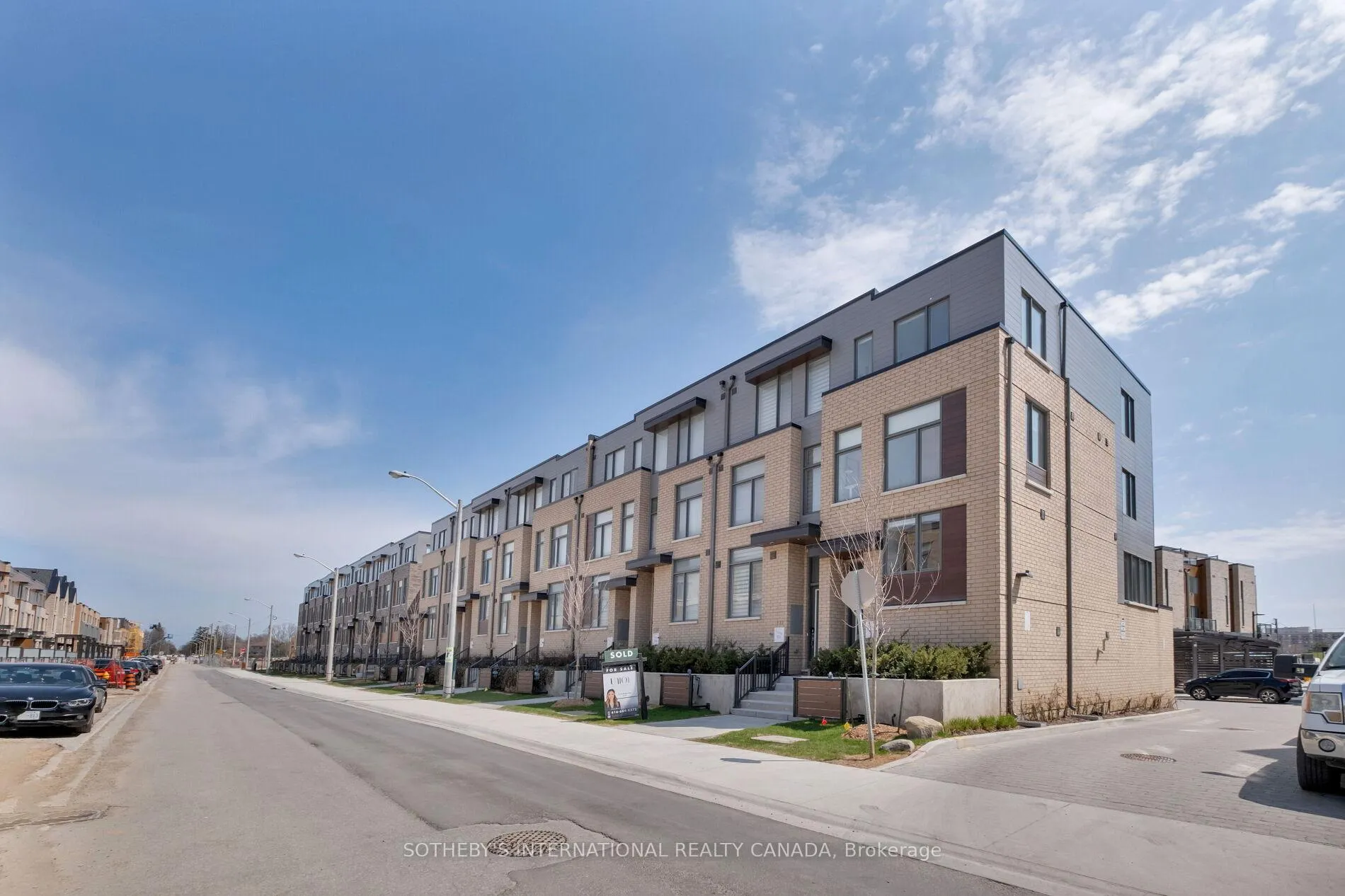 Front of 141 Green Gardens Boulevard