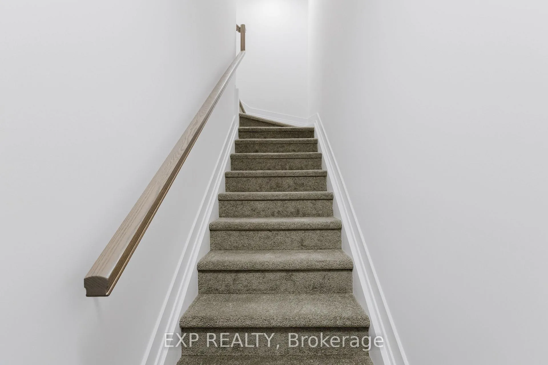Photo 5 of 619 Silhouette Private, Ottawa, Barrhaven - Cedargrove/Fraserdale — HOMEH