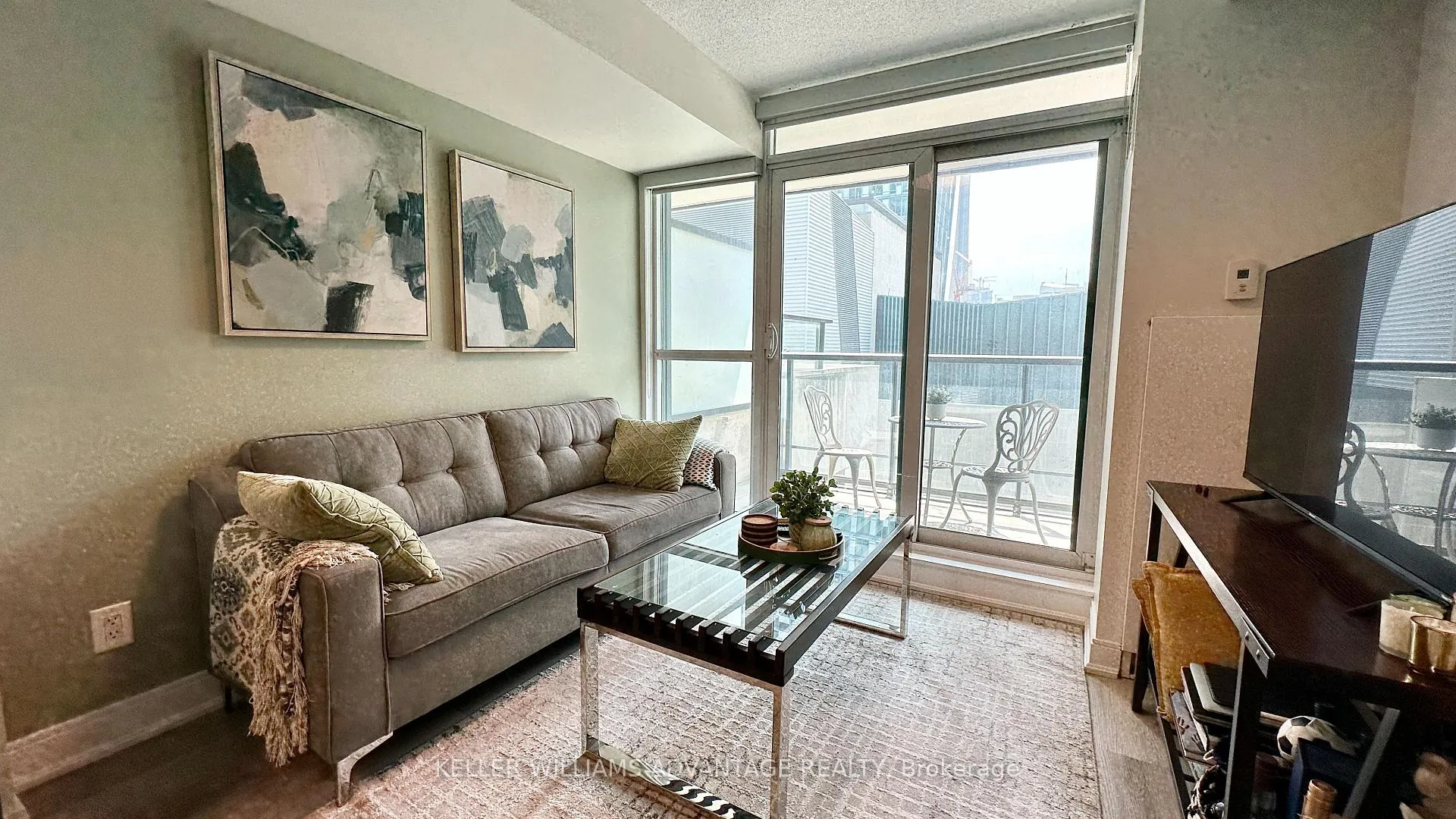 Front of Unit 605, 1 Scott Street