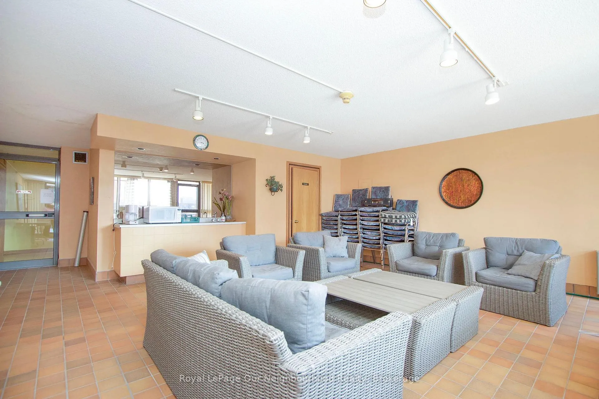 Photo 18 of Unit 203, 80 Athol Street E, Oshawa, Central — HOMEH