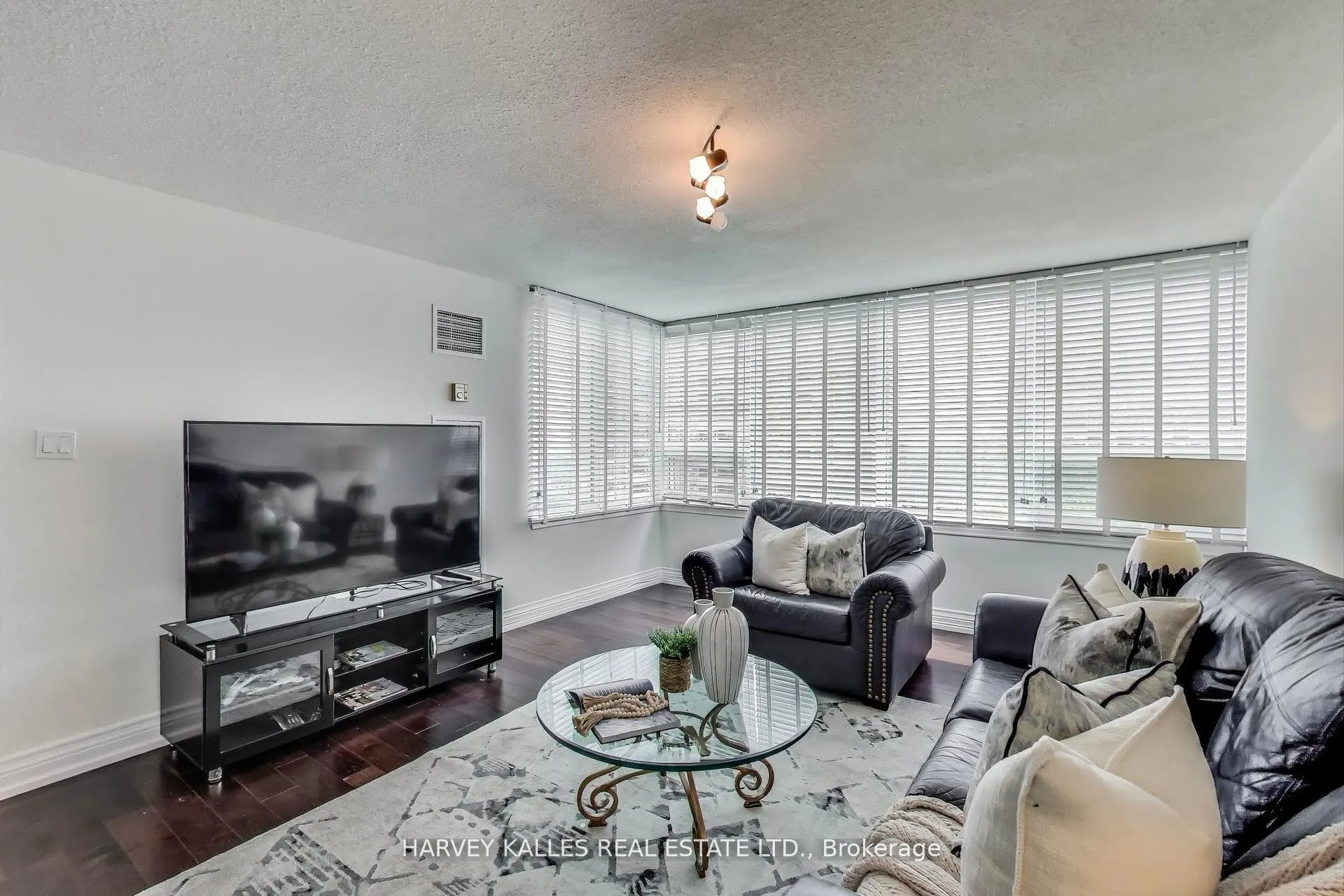 Photo 2 of Unit 902, 55 Skymark Drive, North York, Hillcrest Village — HOMEH