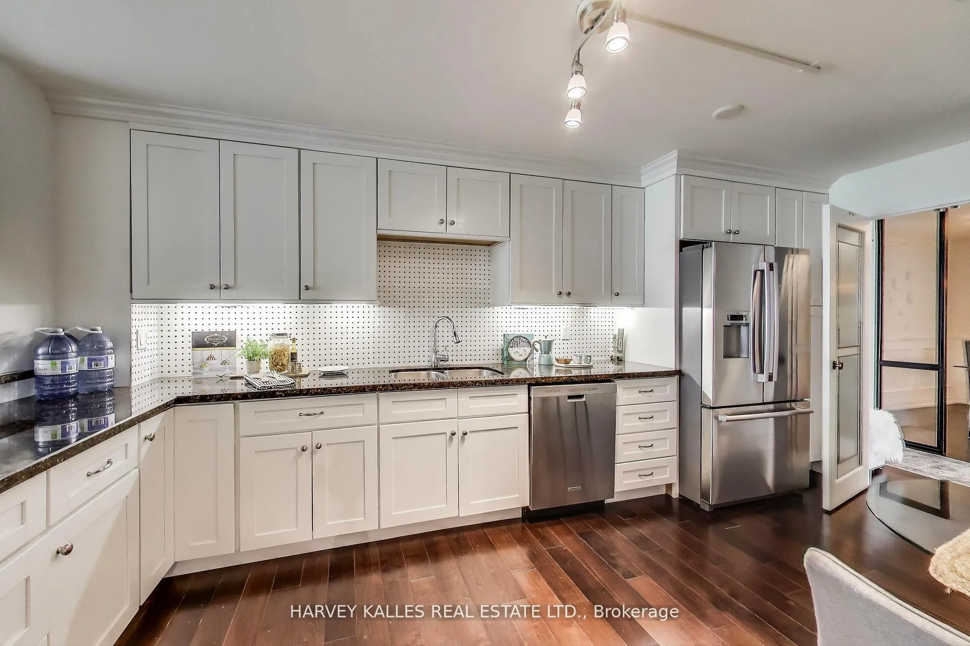 Photo 4 of Unit 902, 55 Skymark Drive, North York, Hillcrest Village — HOMEH