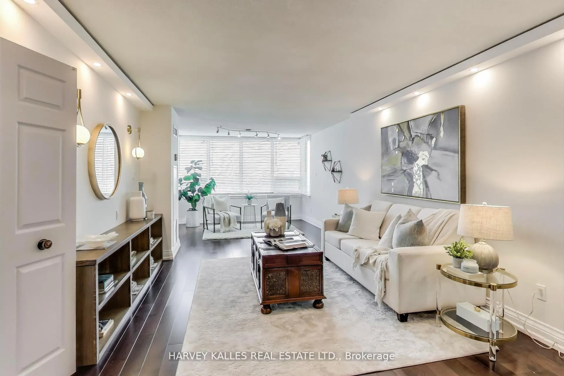 Photo 6 of Unit 902, 55 Skymark Drive, North York, Hillcrest Village — HOMEH