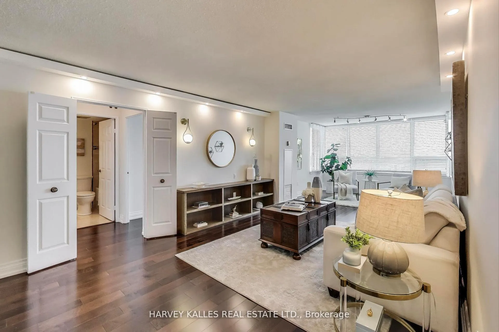 Photo 7 of Unit 902, 55 Skymark Drive, North York, Hillcrest Village — HOMEH