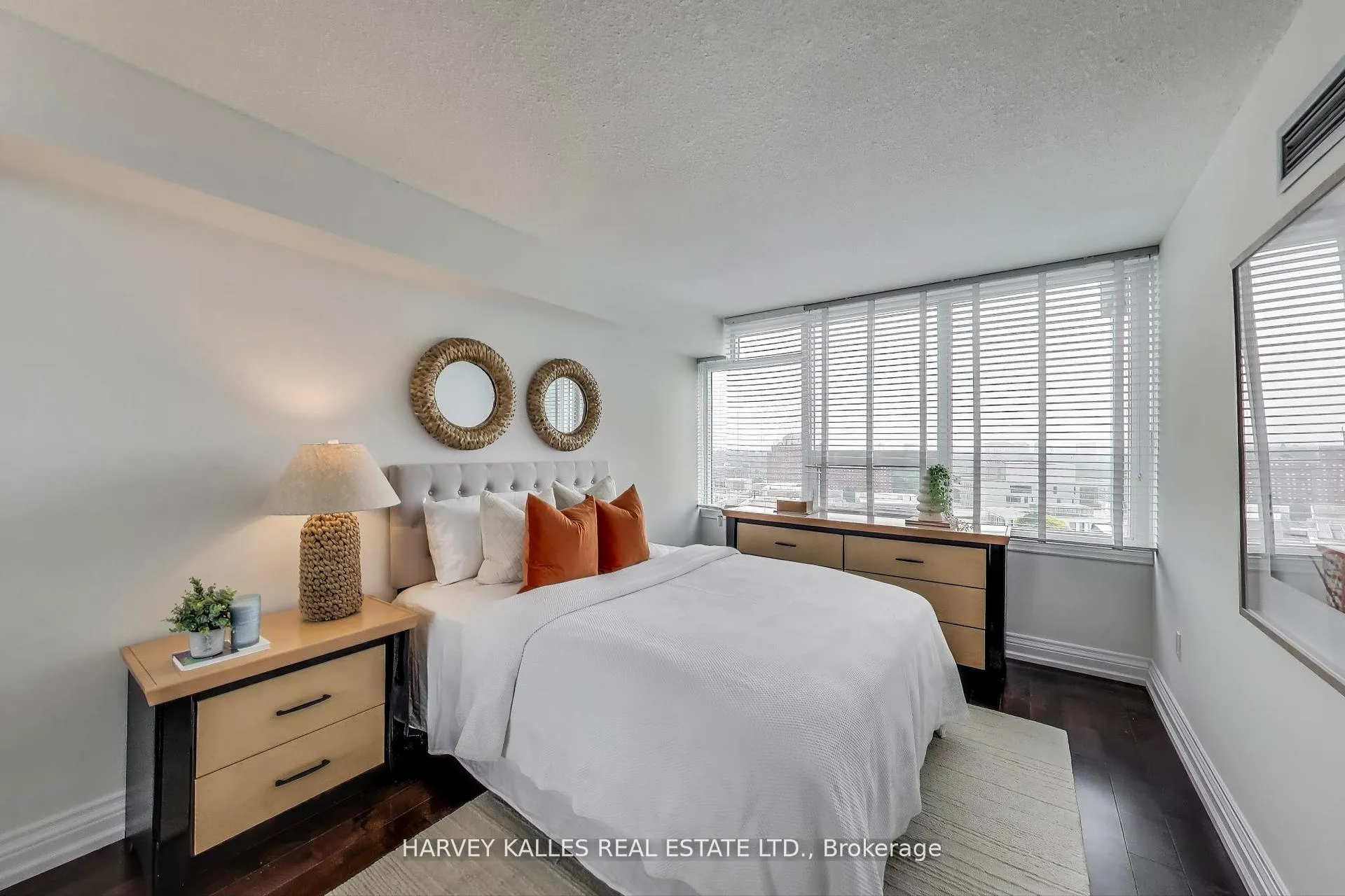 Photo 10 of Unit 902, 55 Skymark Drive, North York, Hillcrest Village — HOMEH