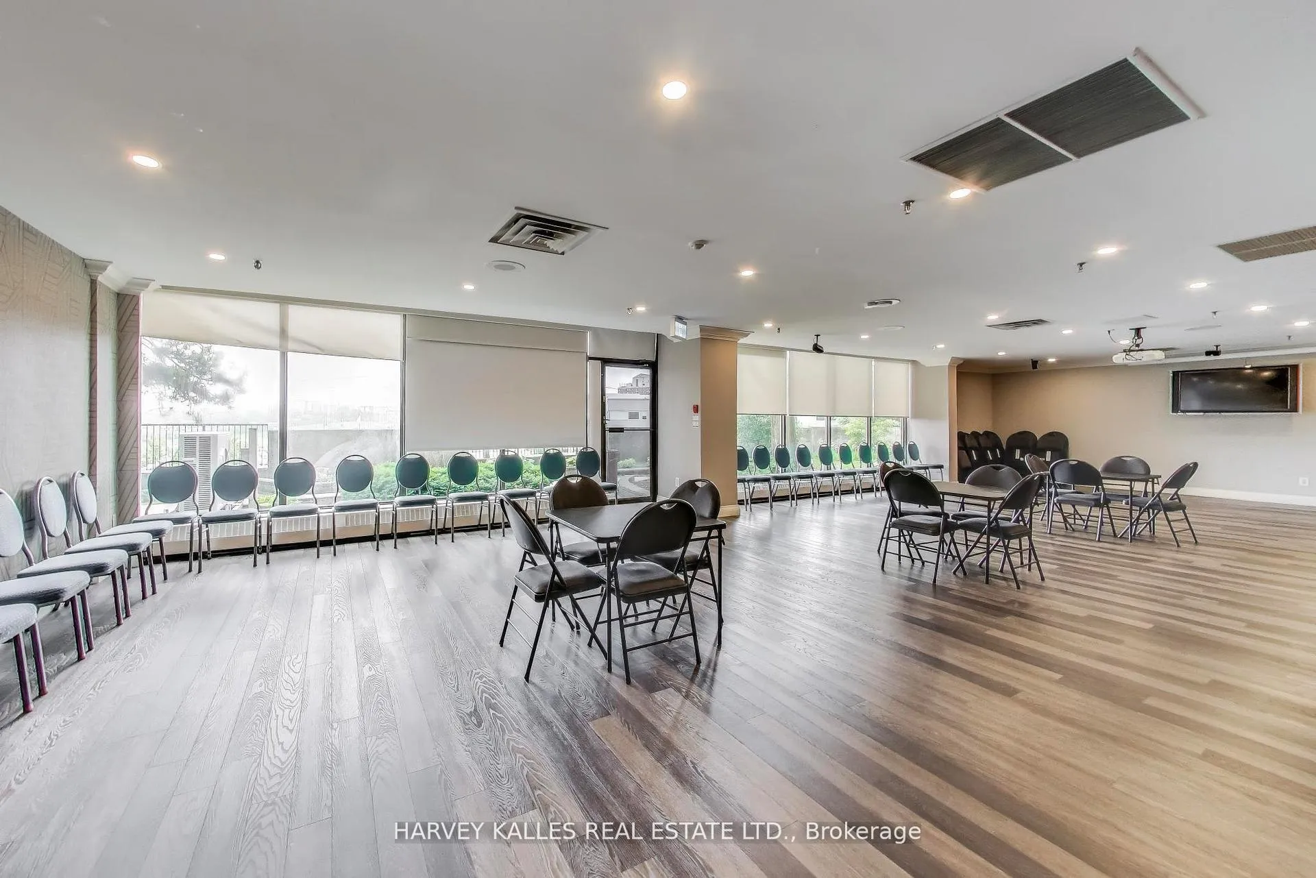 Photo 17 of Unit 902, 55 Skymark Drive, North York, Hillcrest Village — HOMEH