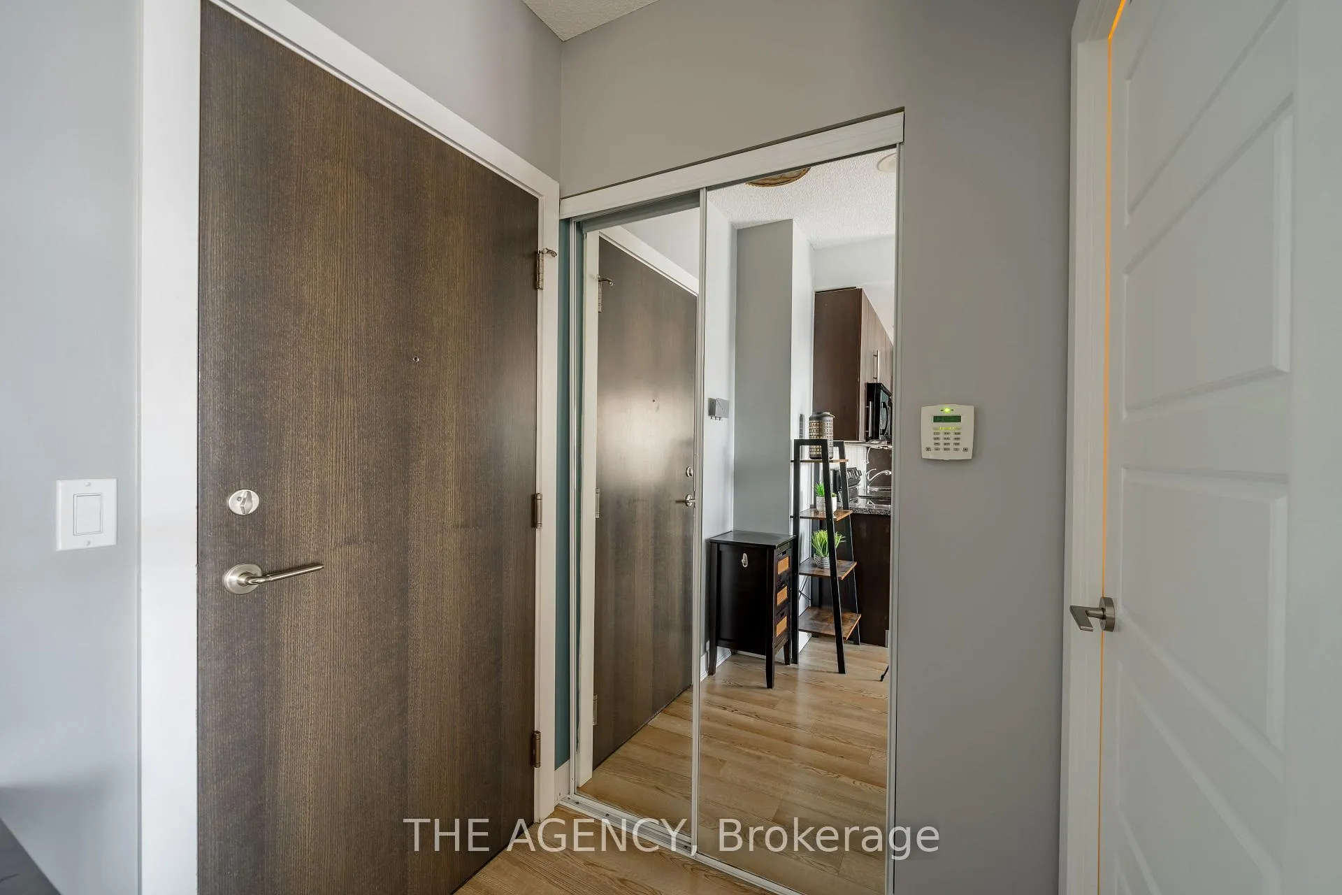 Photo 2 of Unit 905, 28 Linden Street W, Toronto, North St. James Town — HOMEH