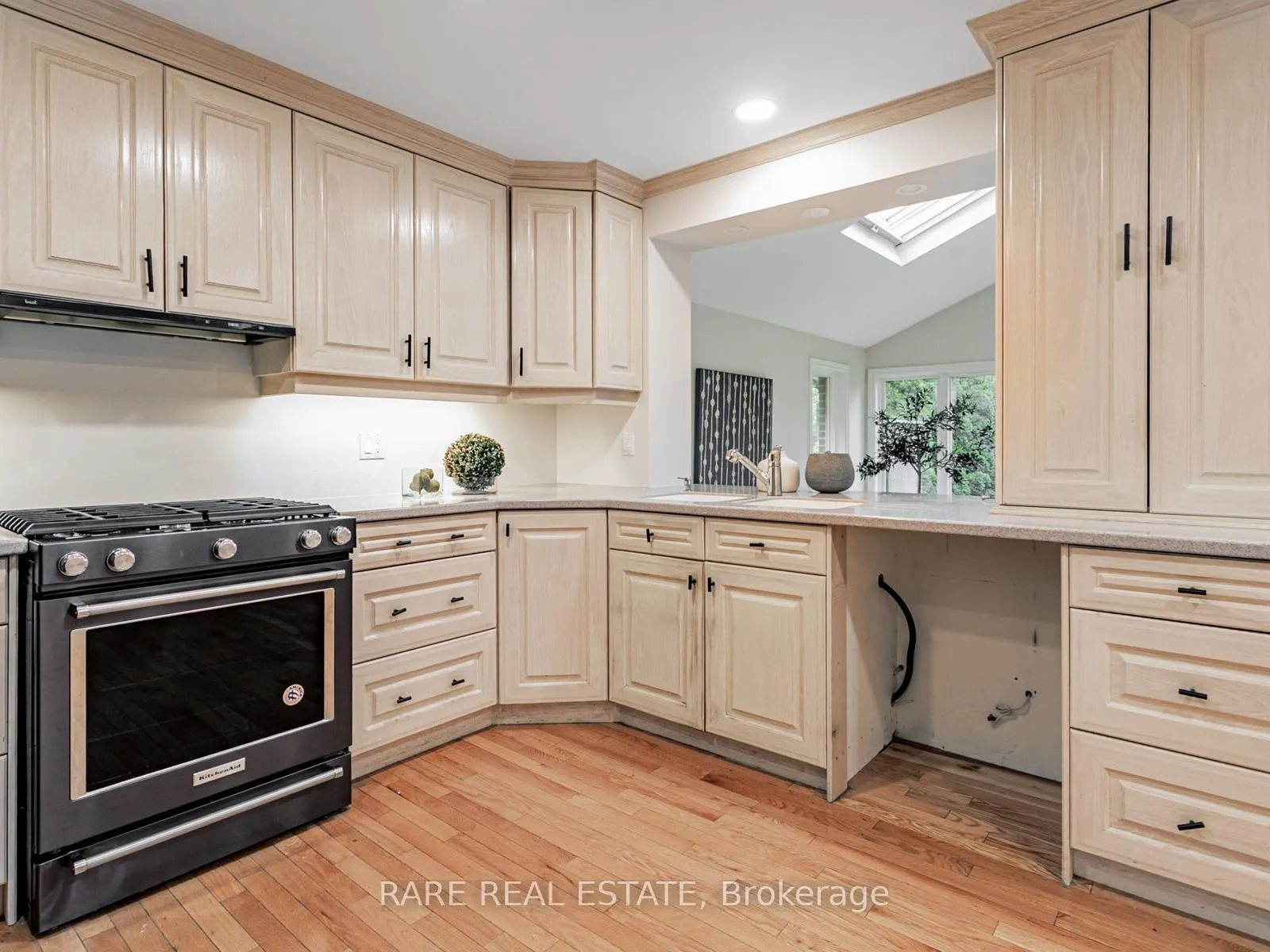 Photo 10 of 262 Haddington Avenue, Toronto, Bedford Park-Nortown — HOMEH