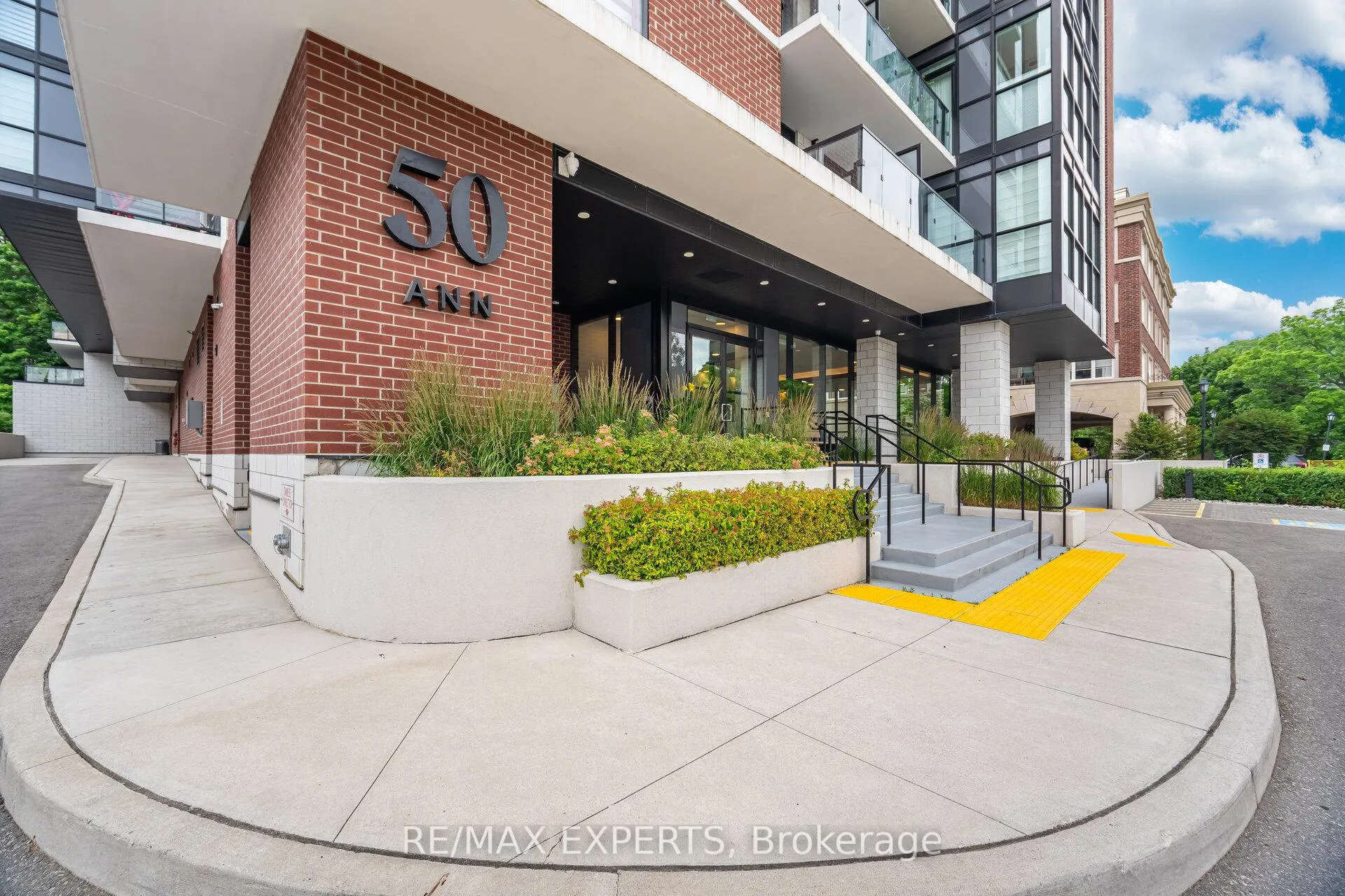 Photo 2 of Unit 305, 50 Ann Street, Caledon, Bolton West — HOMEH