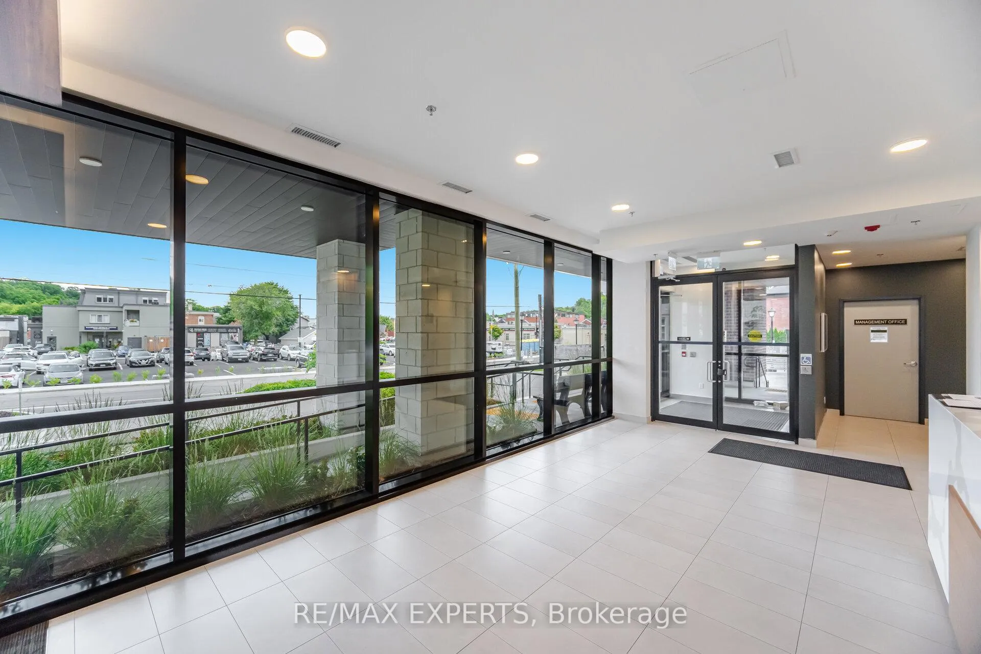 Photo 3 of Unit 305, 50 Ann Street, Caledon, Bolton West — HOMEH