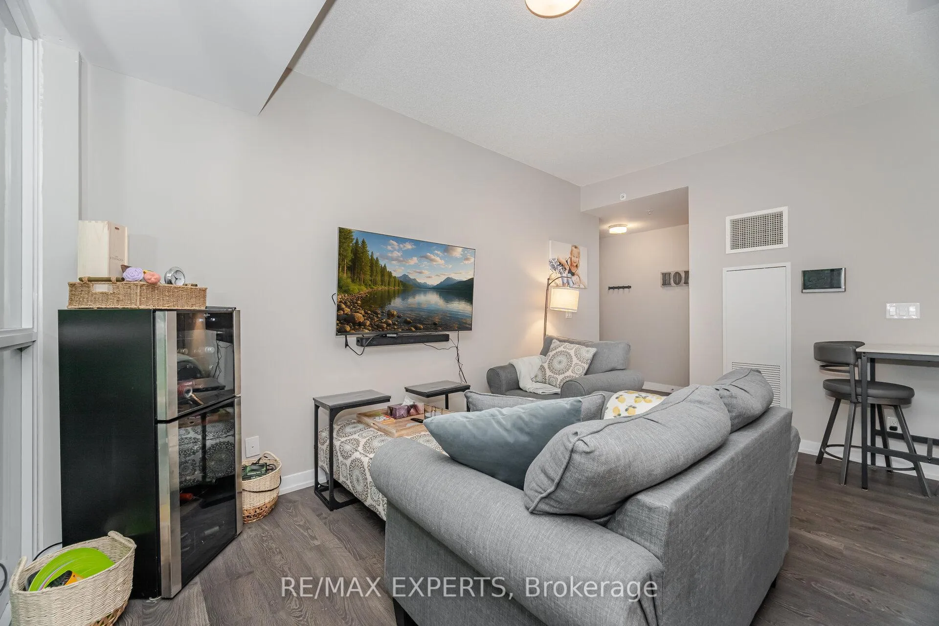 Photo 5 of Unit 305, 50 Ann Street, Caledon, Bolton West — HOMEH