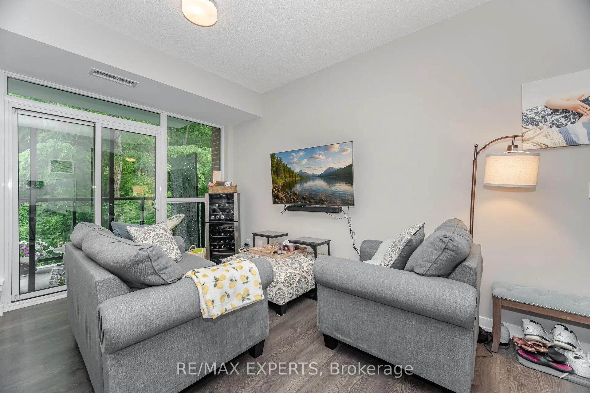 Photo 6 of Unit 305, 50 Ann Street, Caledon, Bolton West — HOMEH