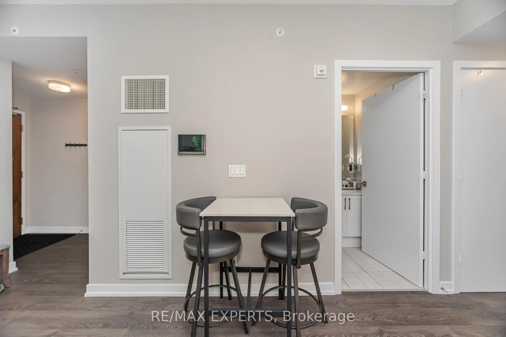 Photo 13 of Unit 305, 50 Ann Street, Caledon, Bolton West — HOMEH
