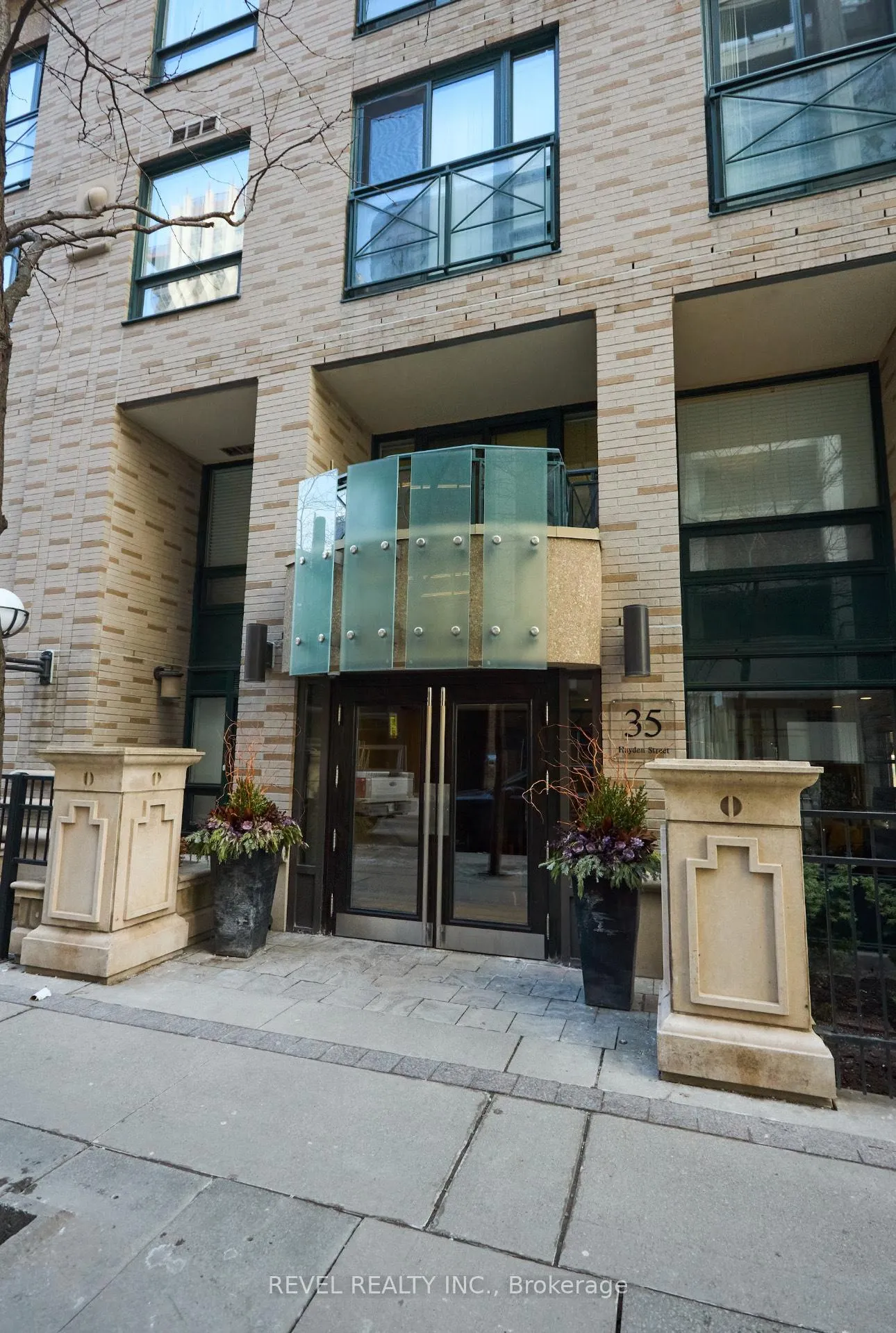Photo 3 of 35 Hayden Street, Toronto, Church-Yonge Corridor — HOMEH