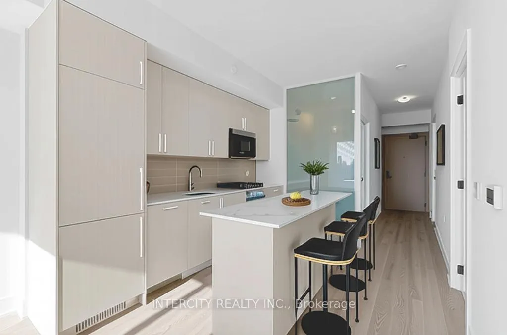 Photo 7 of Unit 323, 2075 King Road, King, King City — HOMEH