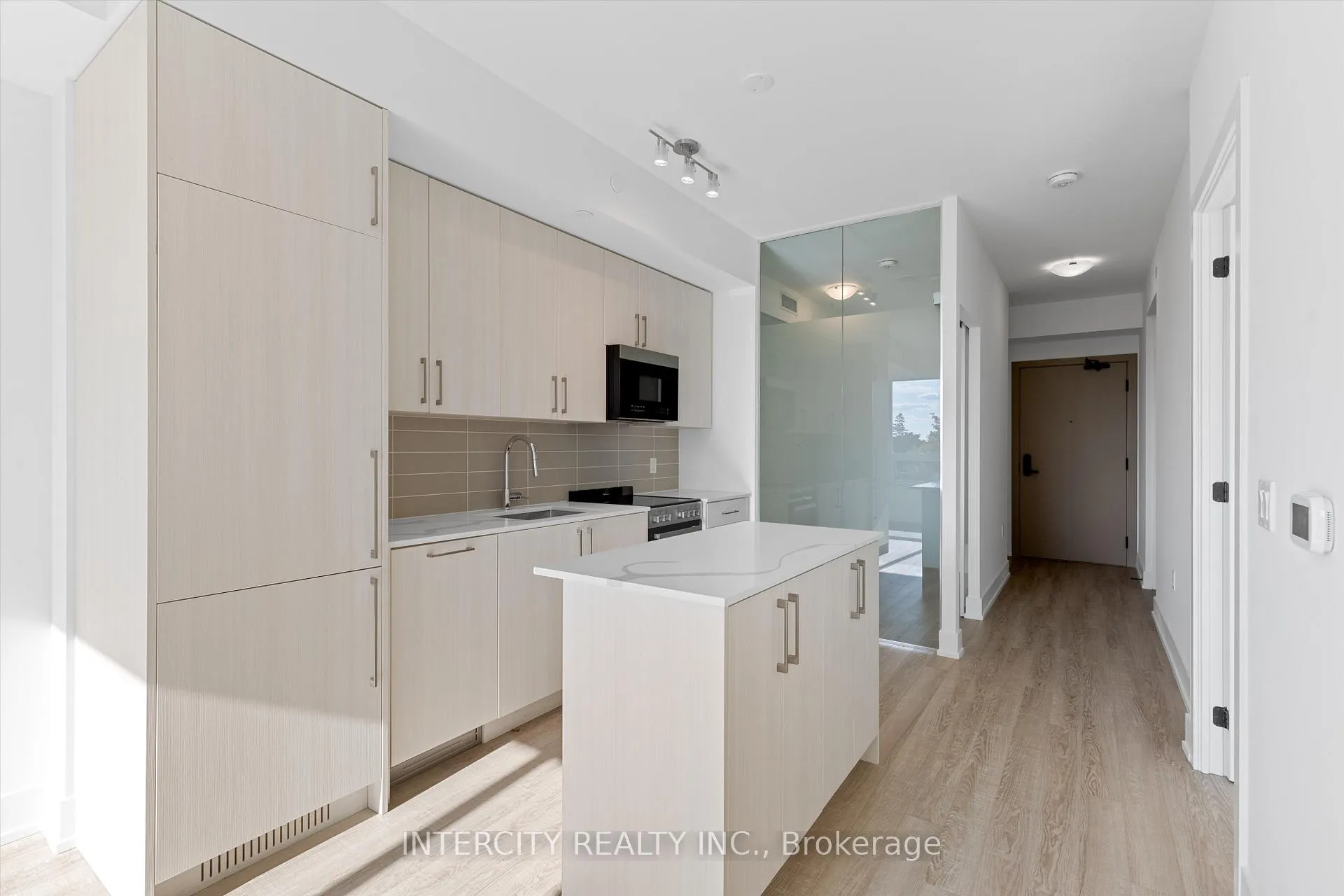 Photo 8 of Unit 323, 2075 King Road, King, King City — HOMEH
