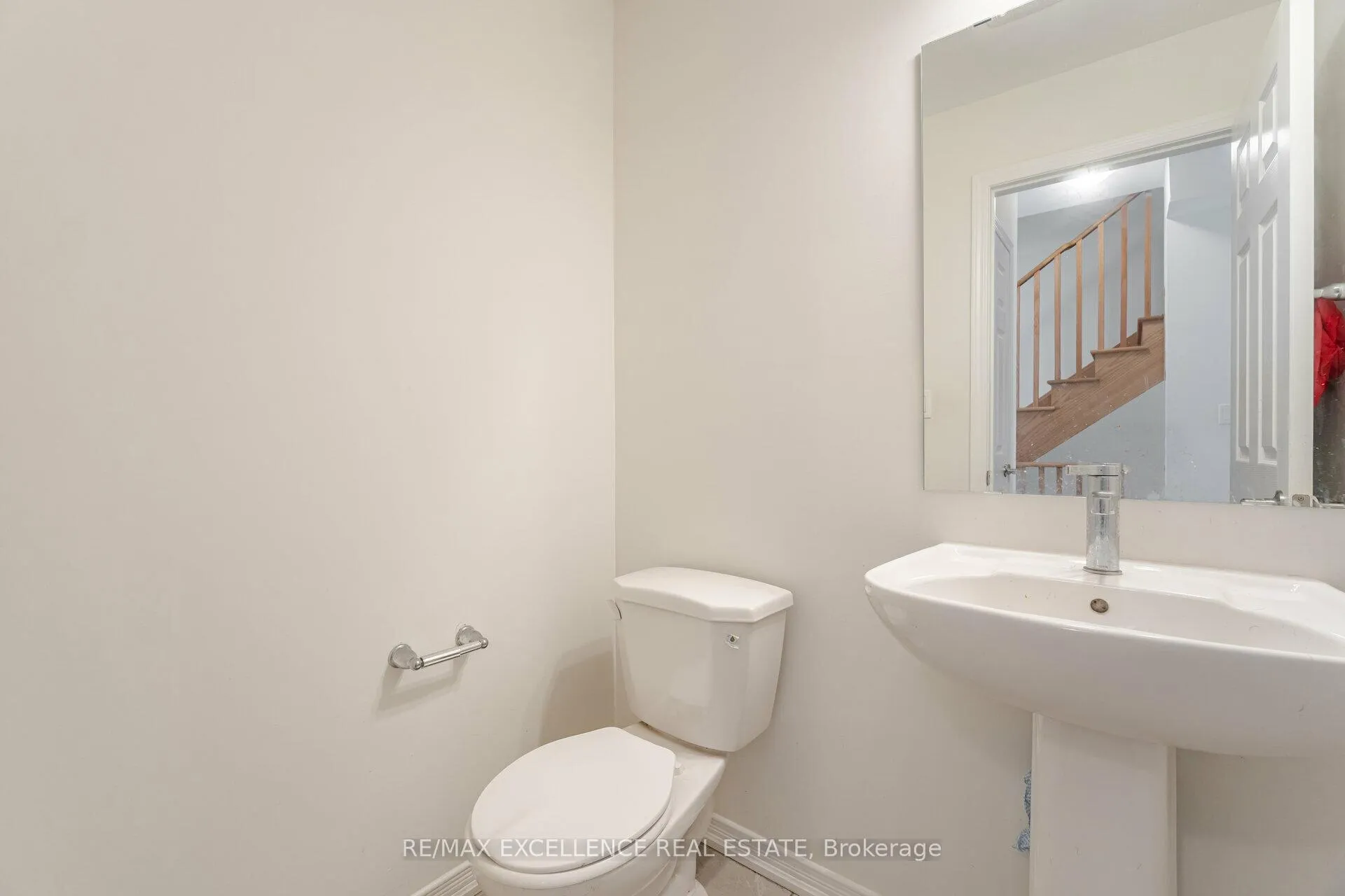 Photo 12 of Unit 98, 85 Danzatore Path, Oshawa, Windfields — HOMEH