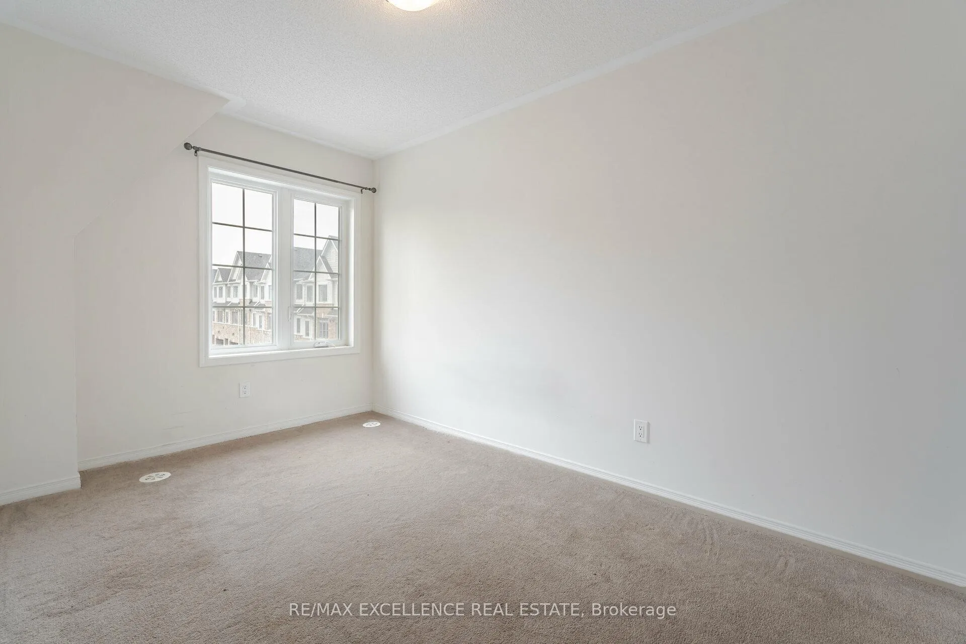 Photo 17 of Unit 98, 85 Danzatore Path, Oshawa, Windfields — HOMEH