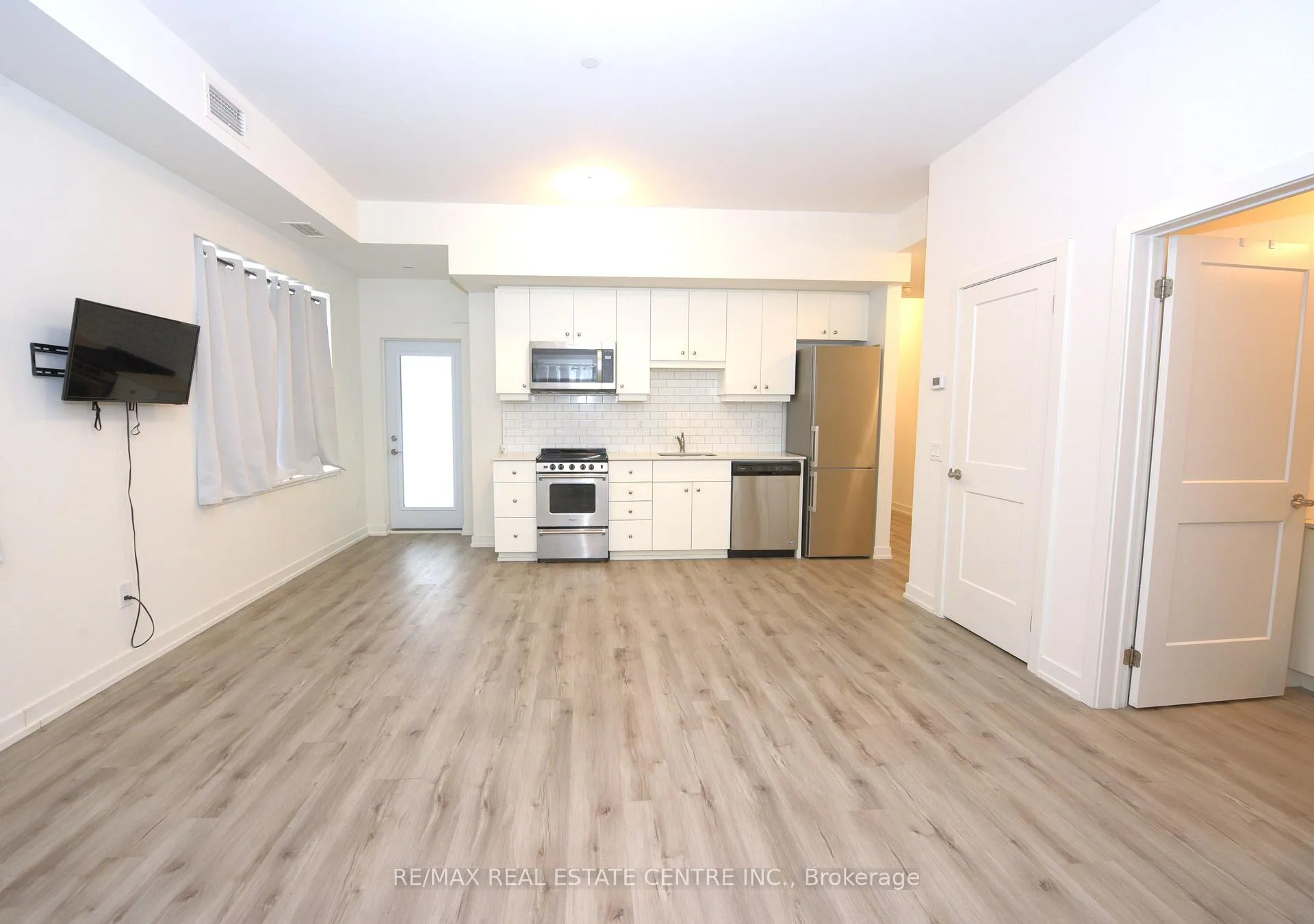 Photo 2 of Unit 102, 247 Northfield Drive E, Waterloo — HOMEH