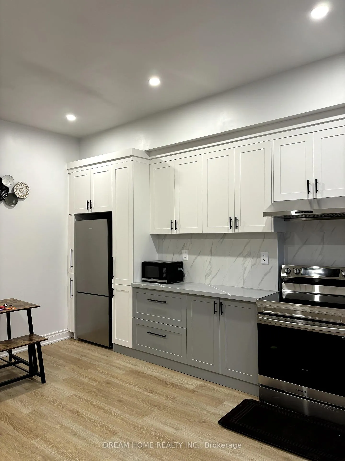 Photo 2 of Unit 101, 337 Mutual Street, Toronto, Church-Yonge Corridor — HOMEH