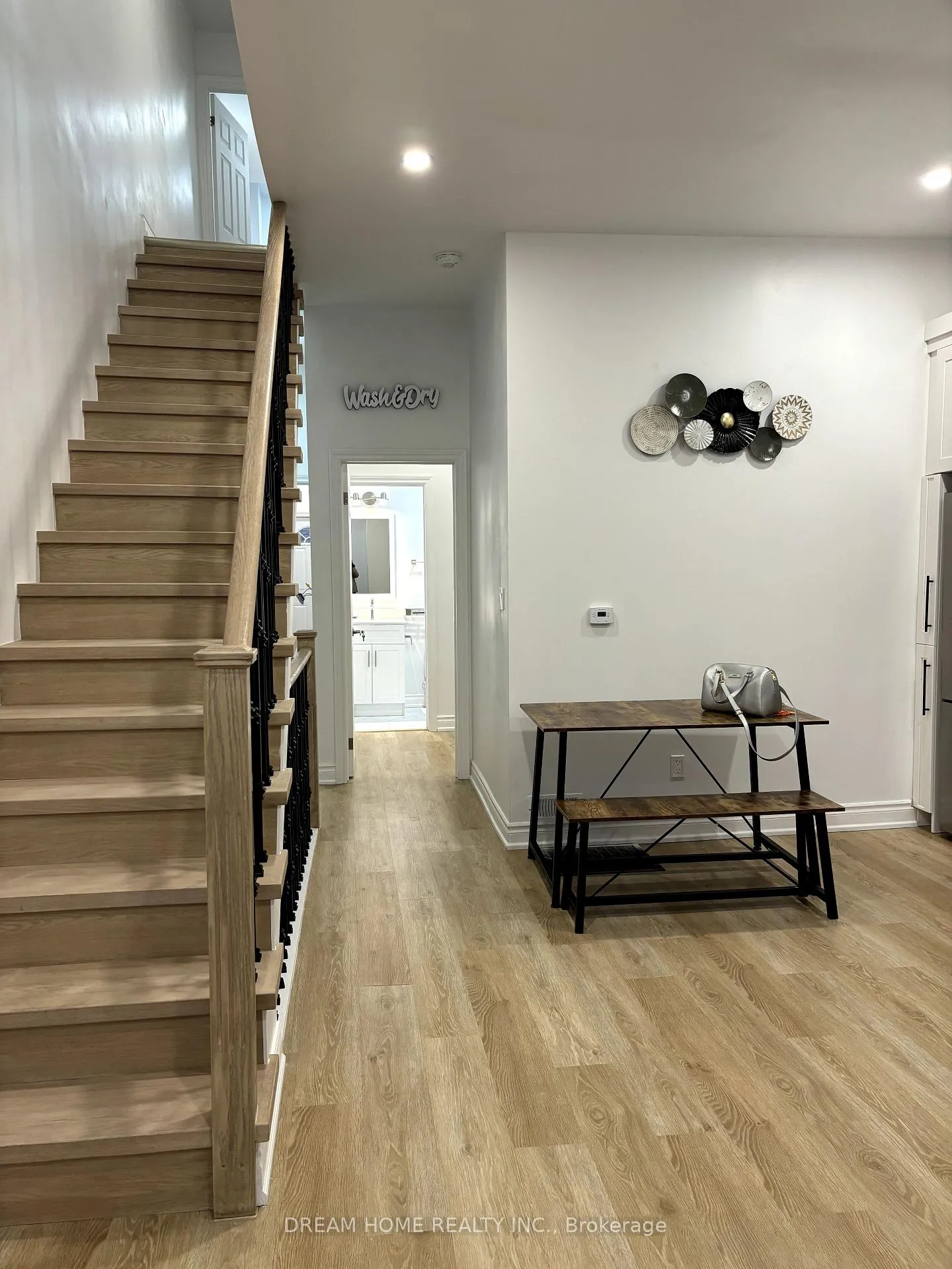 Photo 4 of Unit 101, 337 Mutual Street, Toronto, Church-Yonge Corridor — HOMEH