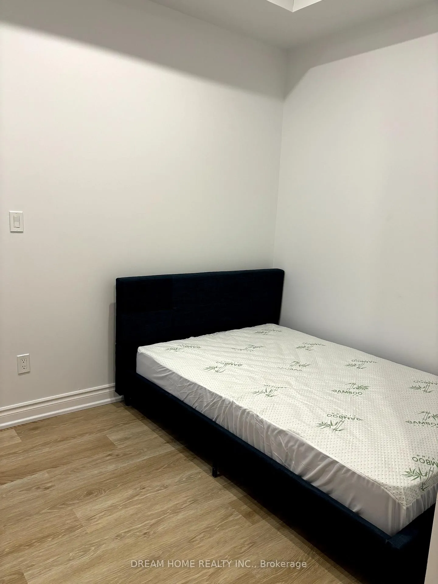 Photo 5 of Unit 101, 337 Mutual Street, Toronto, Church-Yonge Corridor — HOMEH