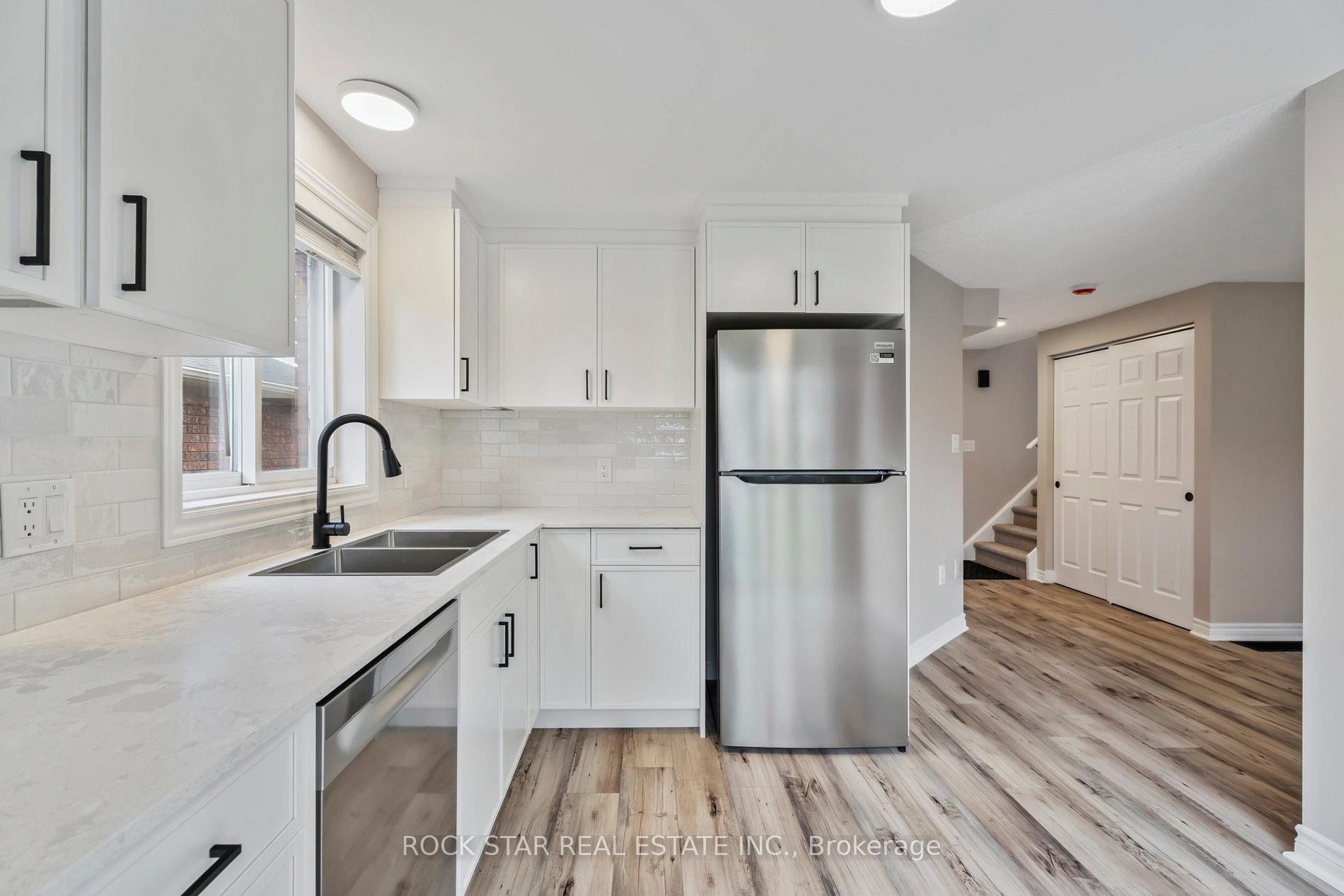 Photo 4 of 8 Ginger Drive, Barrie, Holly — HOMEH