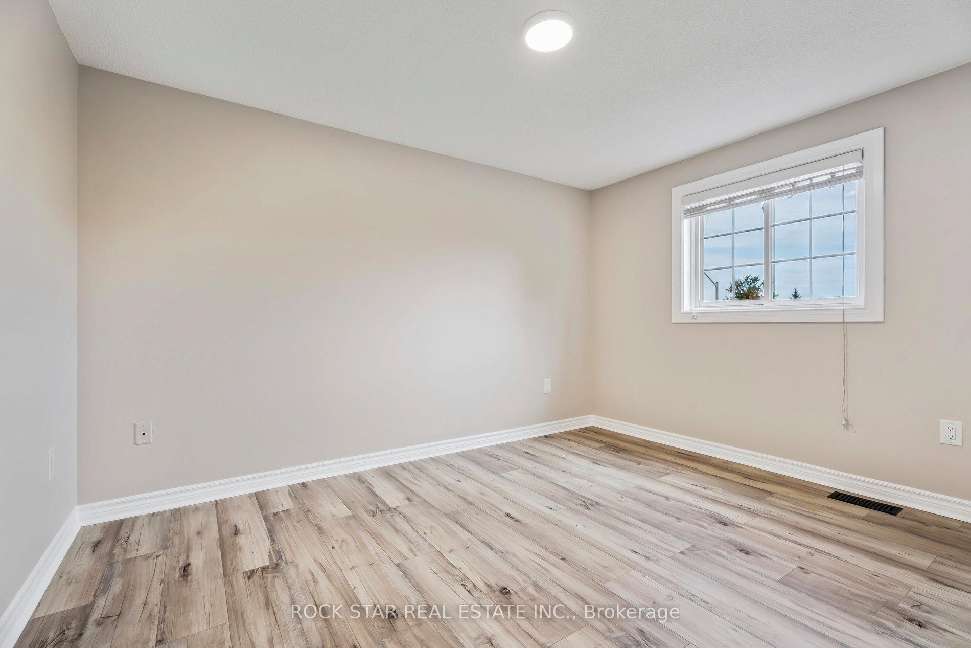 Photo 9 of 8 Ginger Drive, Barrie, Holly — HOMEH