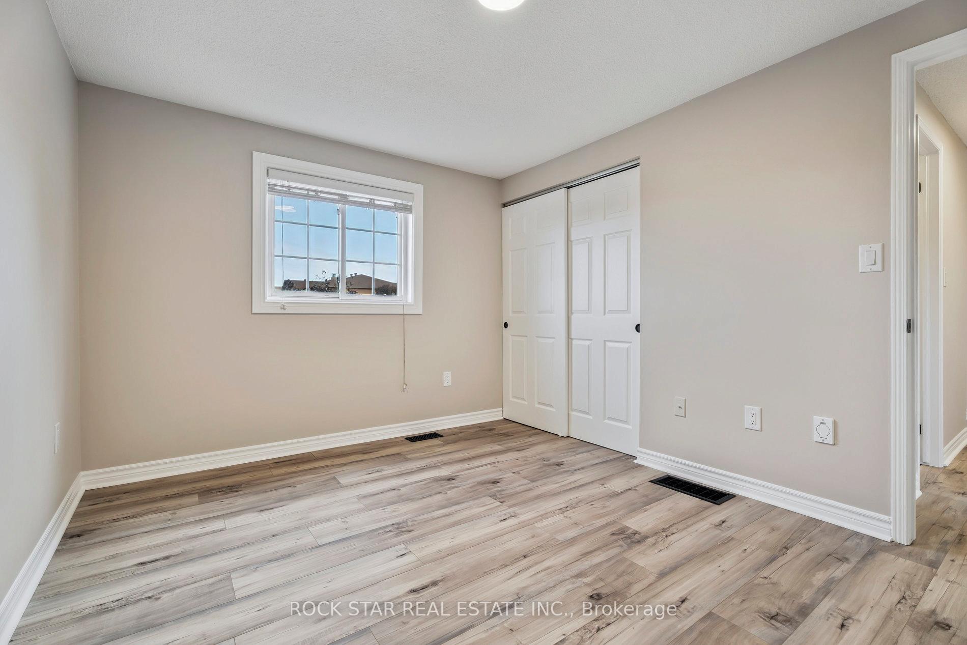 Photo 10 of 8 Ginger Drive, Barrie, Holly — HOMEH