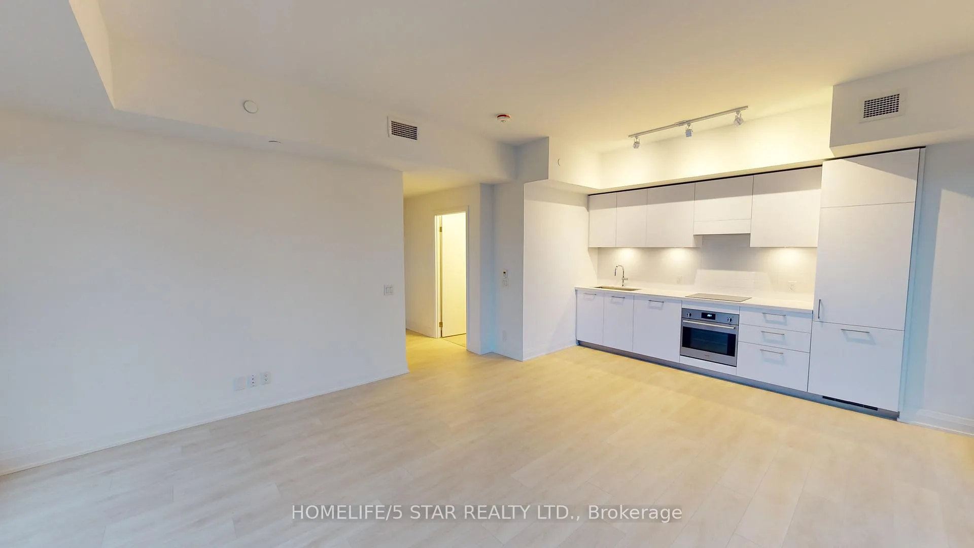 Photo 4 of Unit 818, 33 Frederick Todd Way, Toronto, Thorncliffe Park — HOMEH
