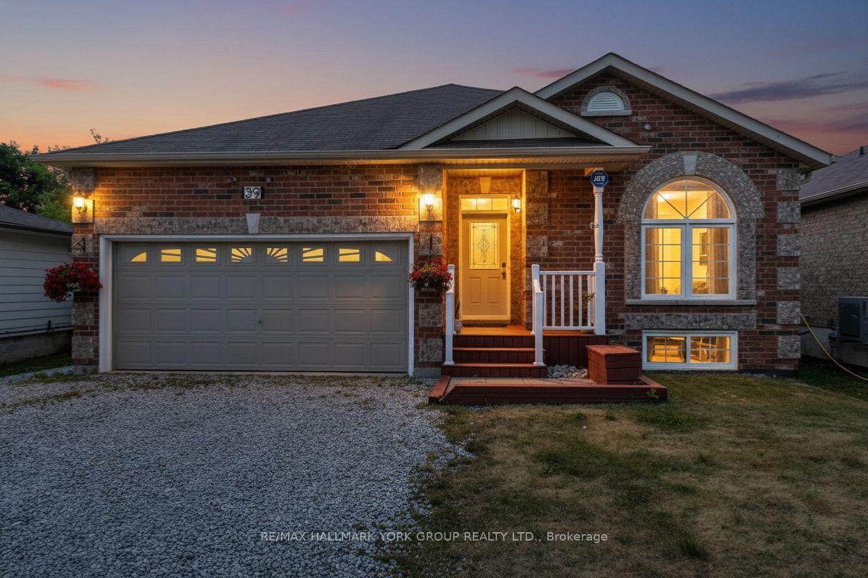 Photo 1 of 39 Farley Circle, Georgina, Historic Lakeshore Communities — HOMEH