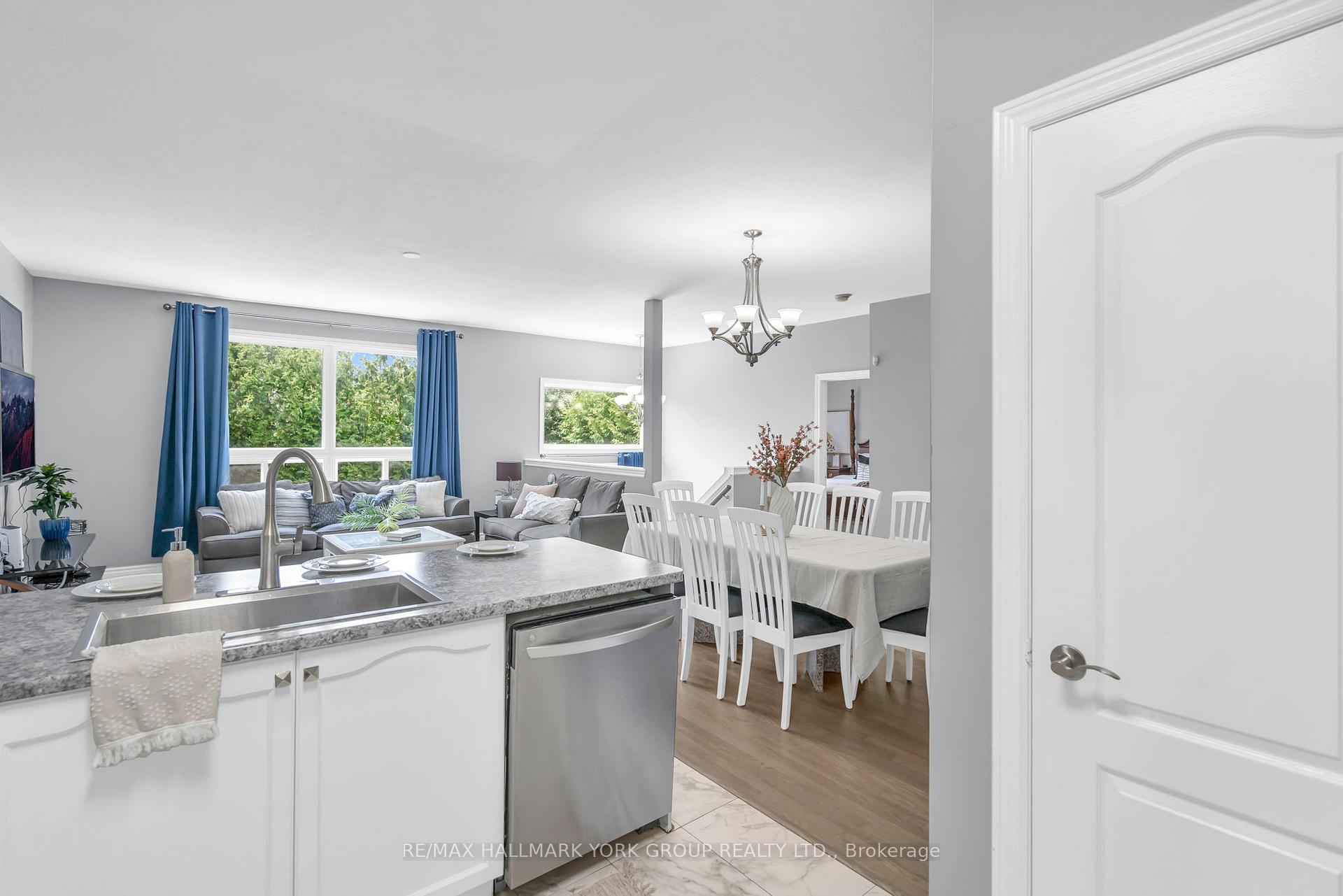 Photo 9 of 39 Farley Circle, Georgina, Historic Lakeshore Communities — HOMEH