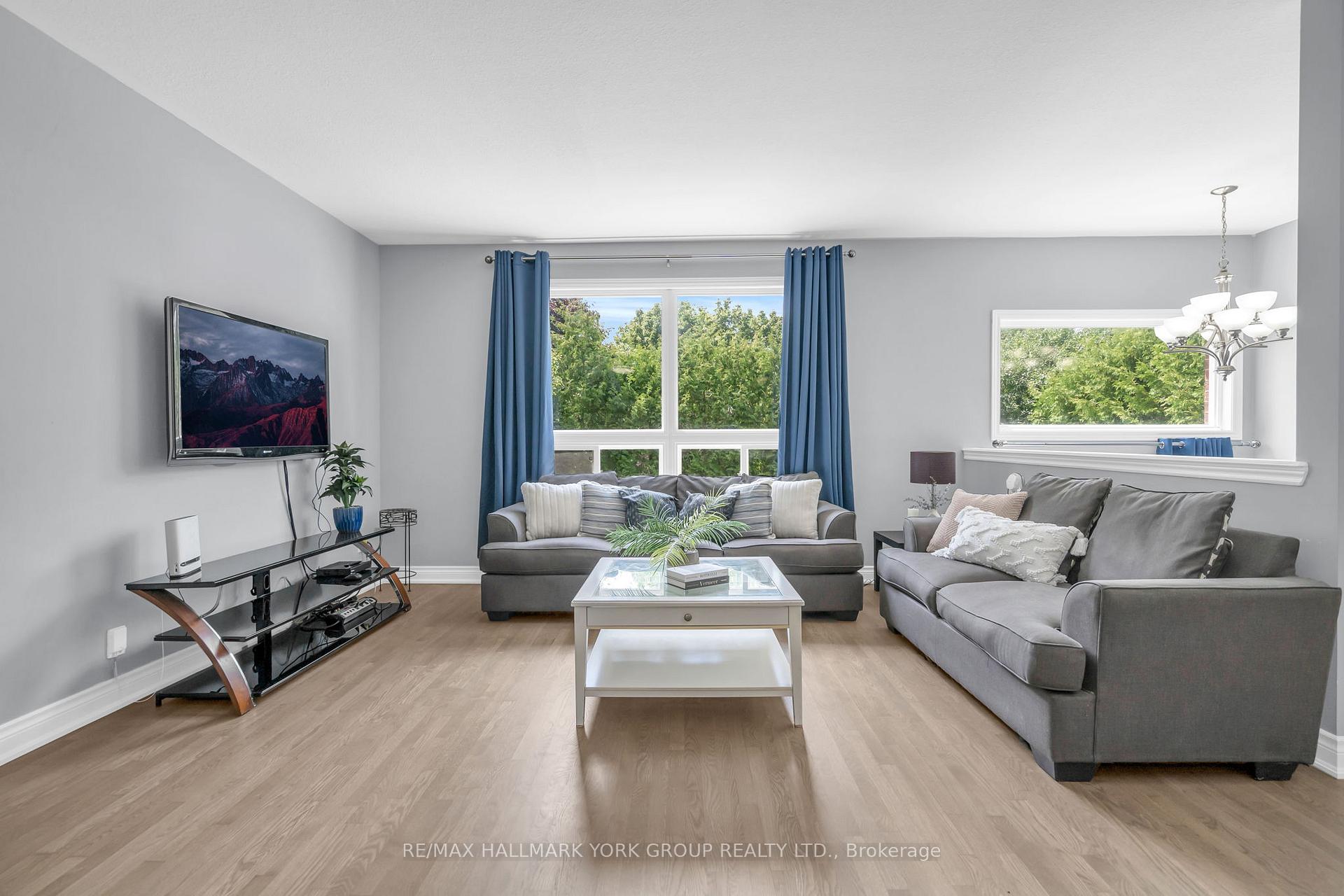 Photo 12 of 39 Farley Circle, Georgina, Historic Lakeshore Communities — HOMEH