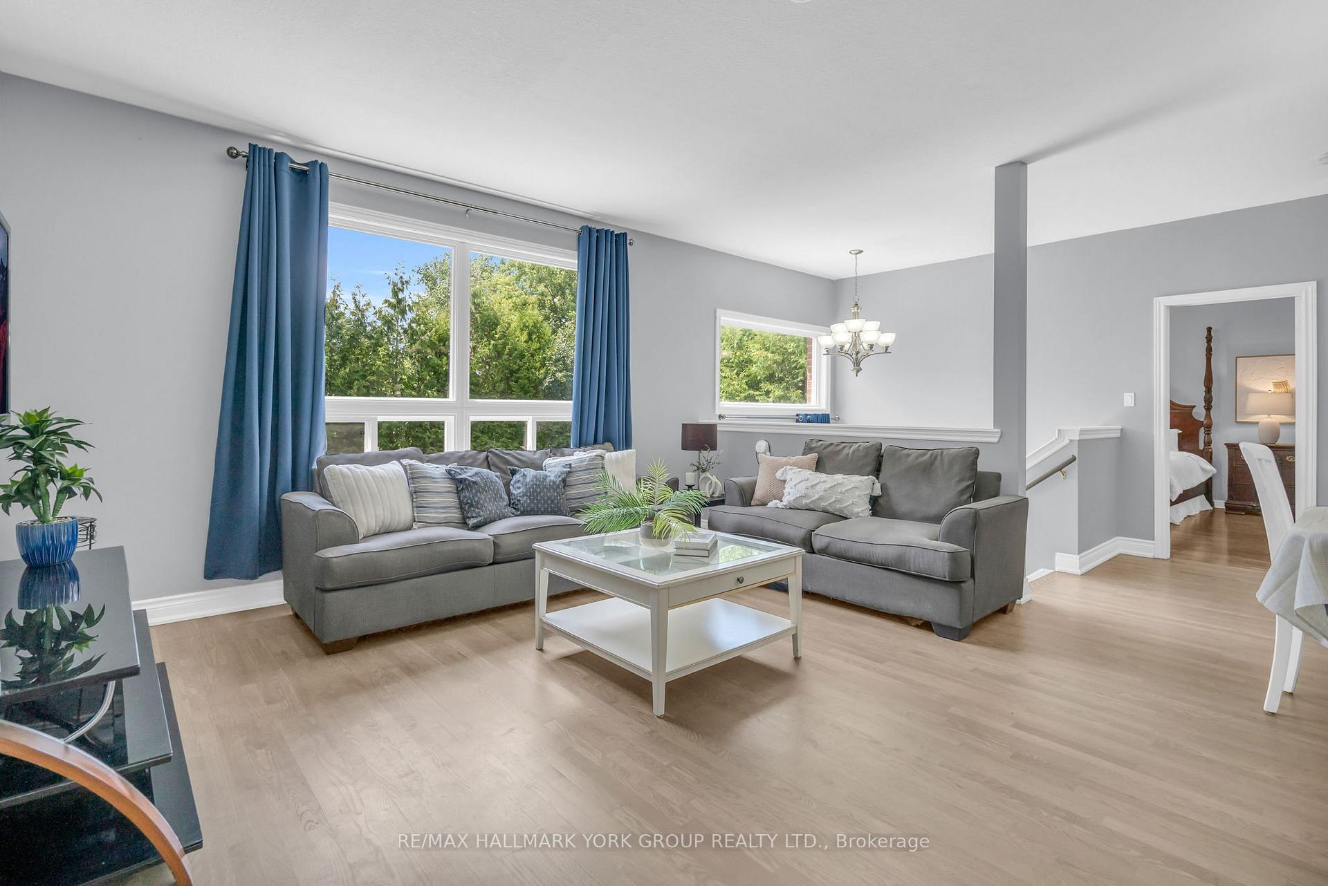 Photo 13 of 39 Farley Circle, Georgina, Historic Lakeshore Communities — HOMEH
