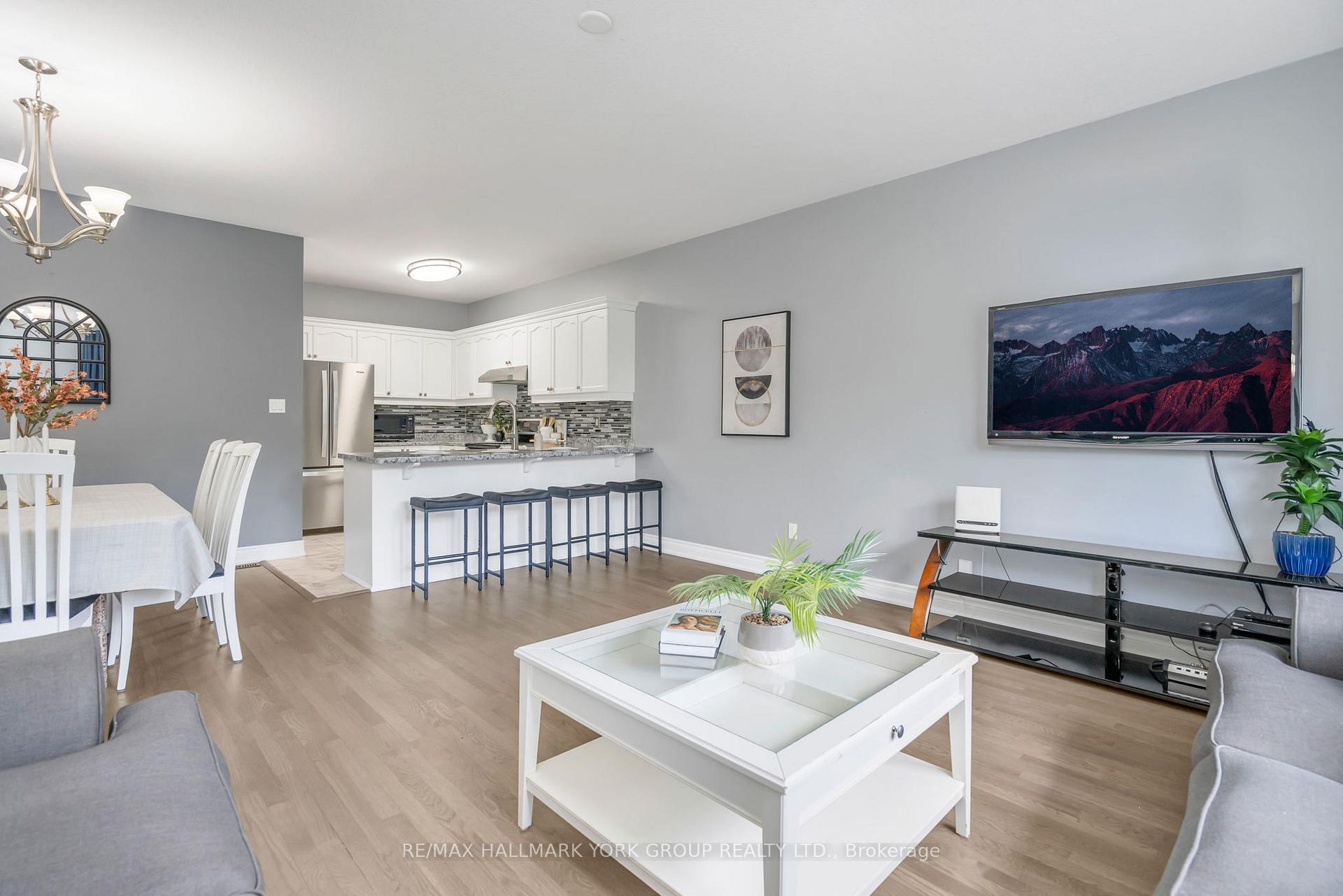 Photo 15 of 39 Farley Circle, Georgina, Historic Lakeshore Communities — HOMEH