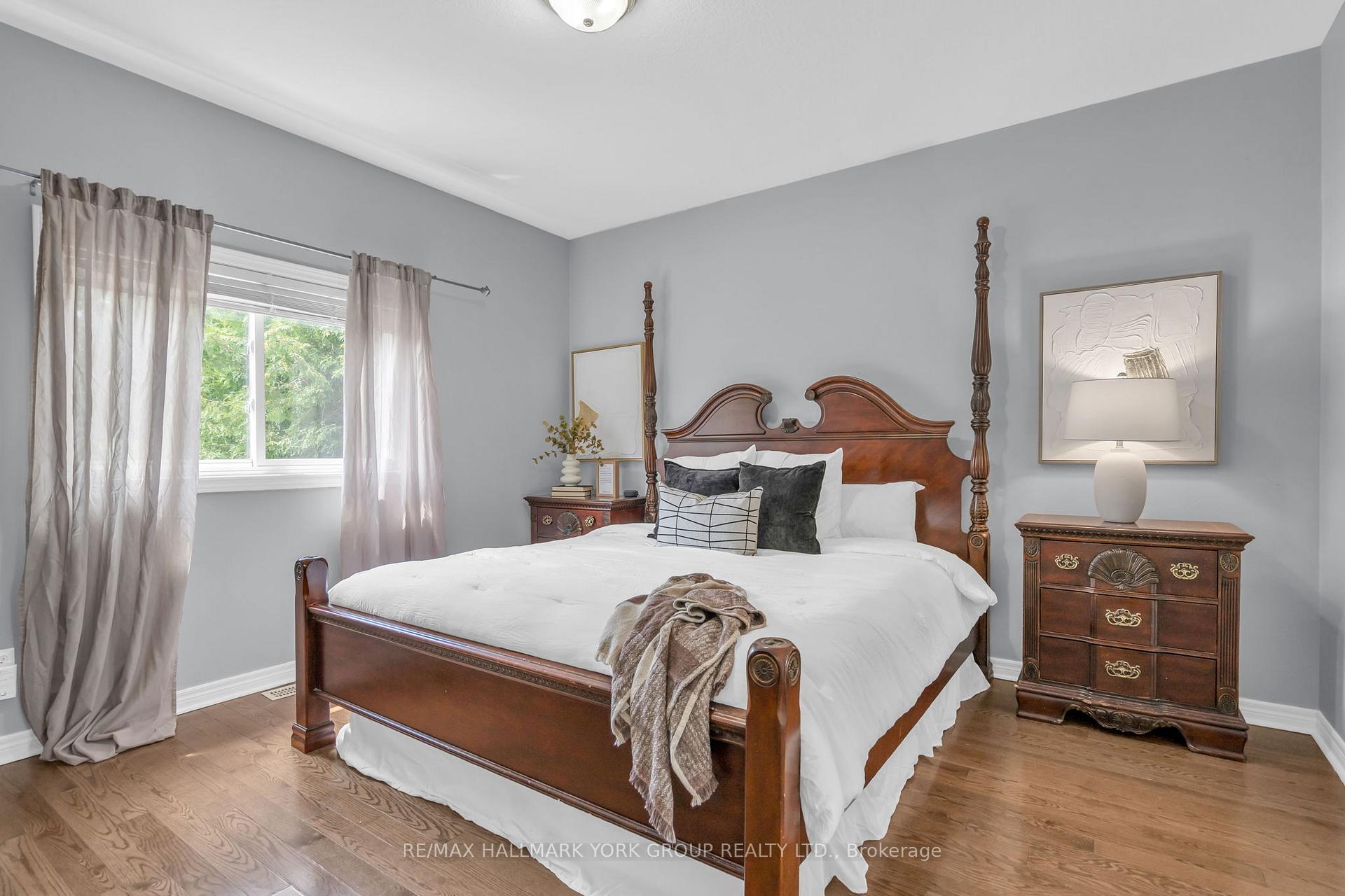 Photo 16 of 39 Farley Circle, Georgina, Historic Lakeshore Communities — HOMEH