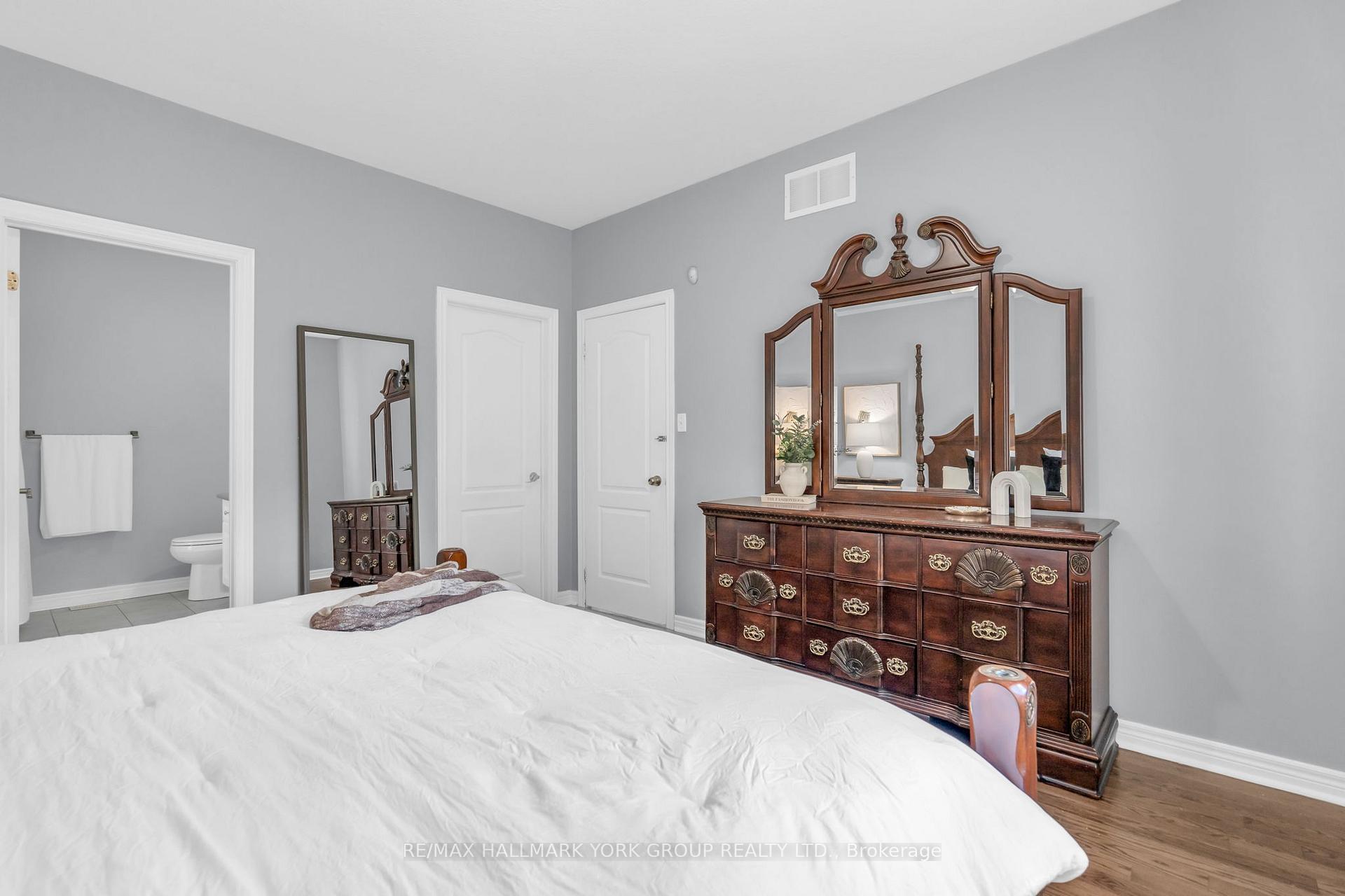 Photo 17 of 39 Farley Circle, Georgina, Historic Lakeshore Communities — HOMEH