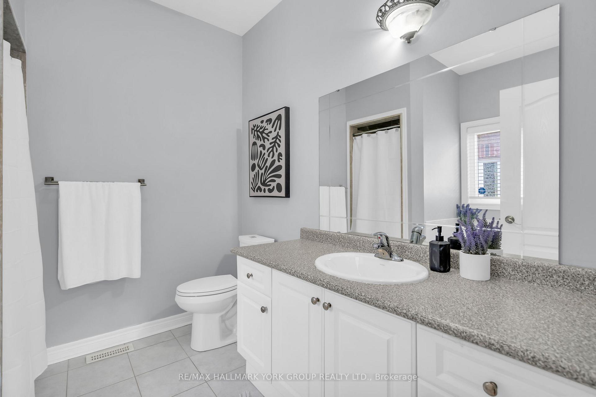 Photo 19 of 39 Farley Circle, Georgina, Historic Lakeshore Communities — HOMEH