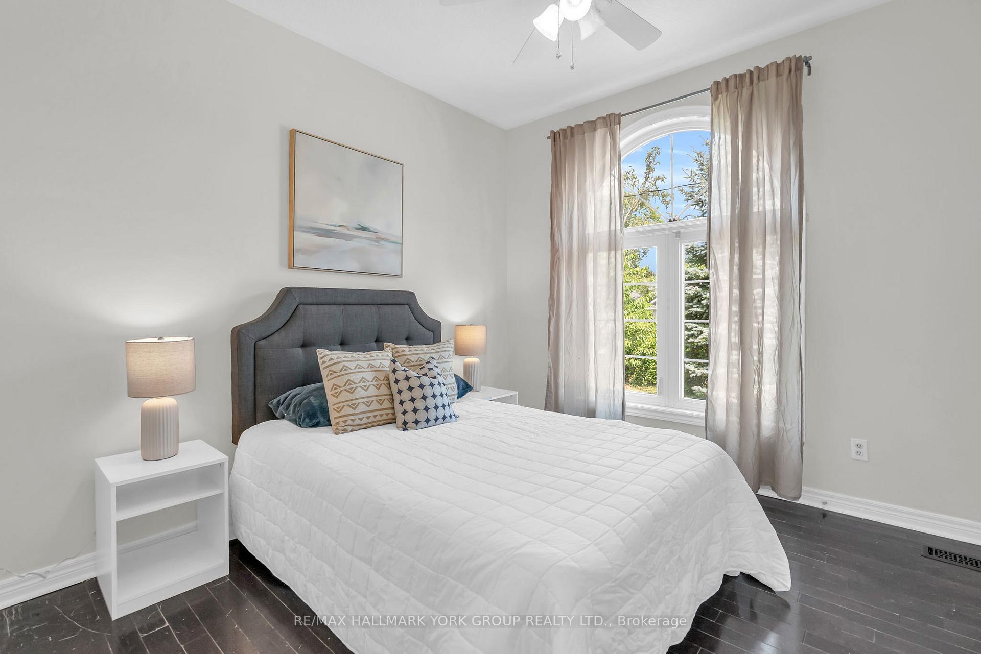 Photo 21 of 39 Farley Circle, Georgina, Historic Lakeshore Communities — HOMEH