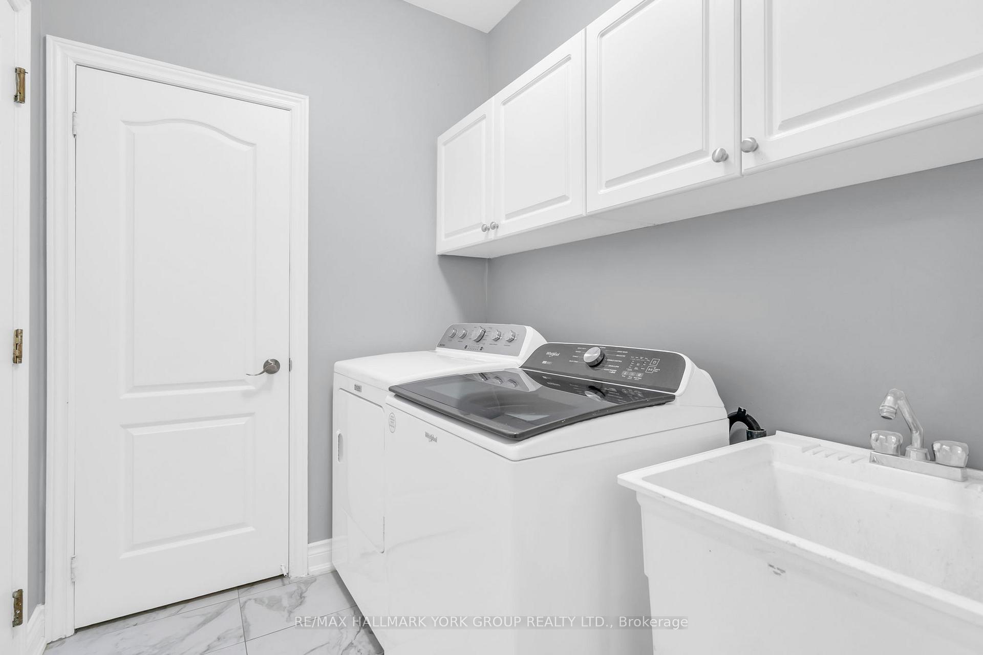Photo 24 of 39 Farley Circle, Georgina, Historic Lakeshore Communities — HOMEH