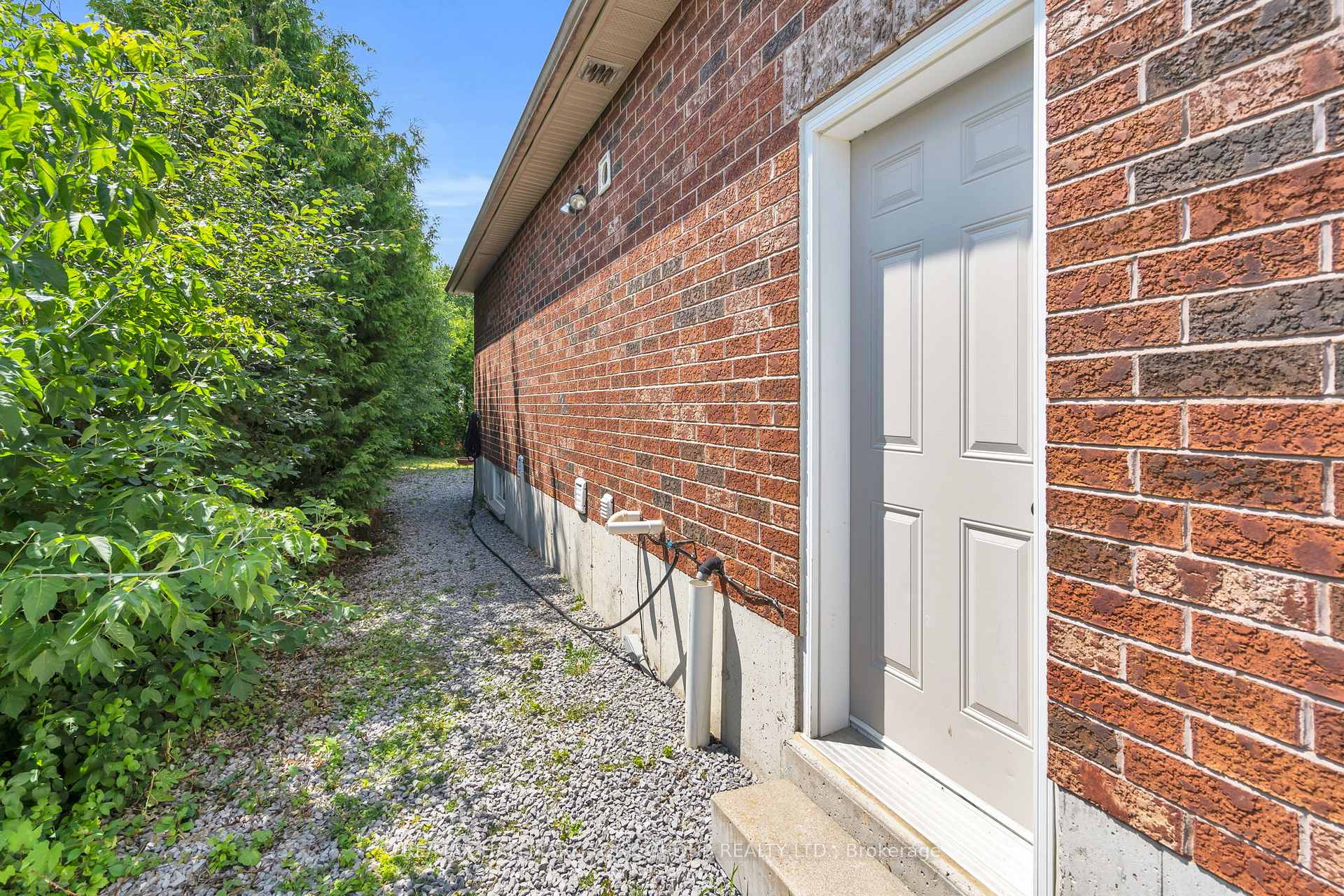 Photo 25 of 39 Farley Circle, Georgina, Historic Lakeshore Communities — HOMEH