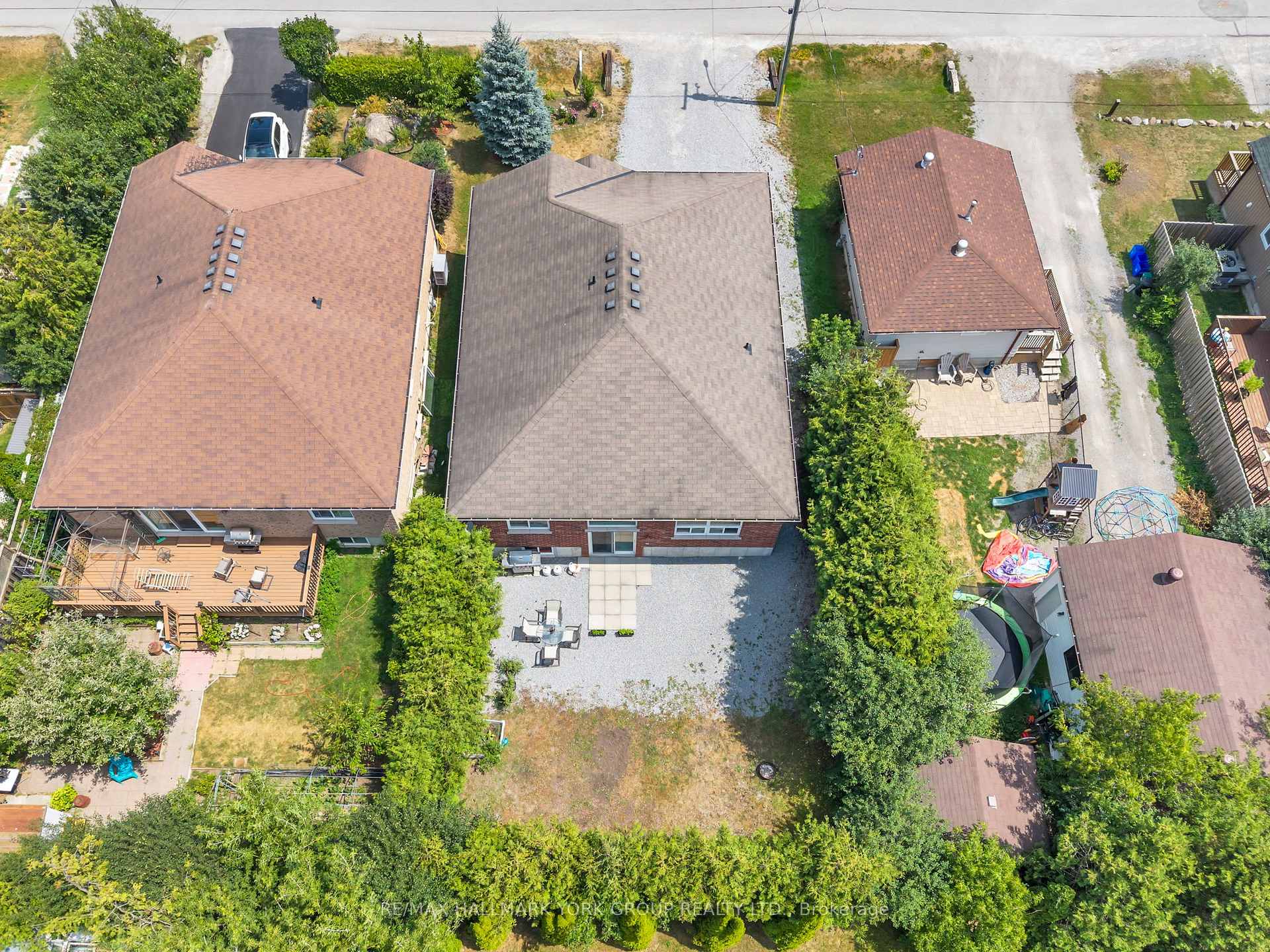 Photo 36 of 39 Farley Circle, Georgina, Historic Lakeshore Communities — HOMEH