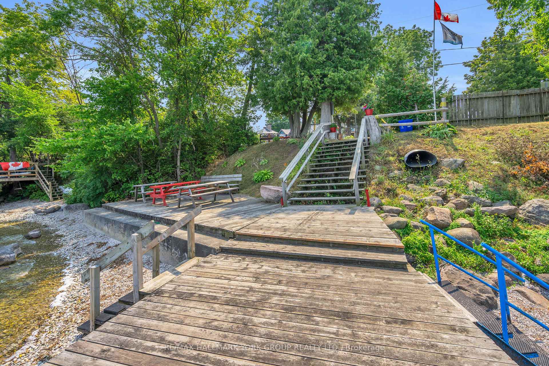 Photo 42 of 39 Farley Circle, Georgina, Historic Lakeshore Communities — HOMEH