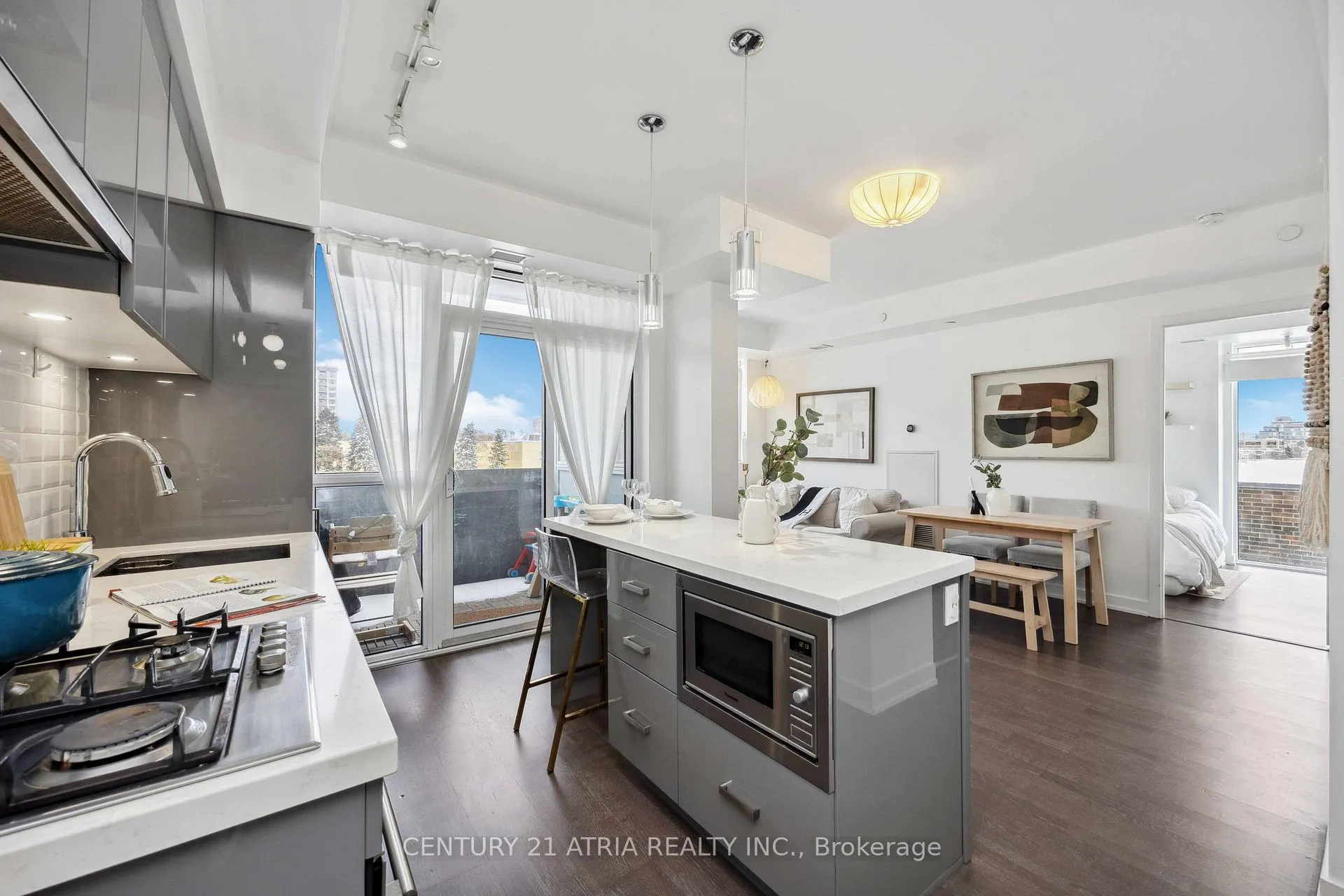 Front of Unit 303, 501 St Clair Avenue W