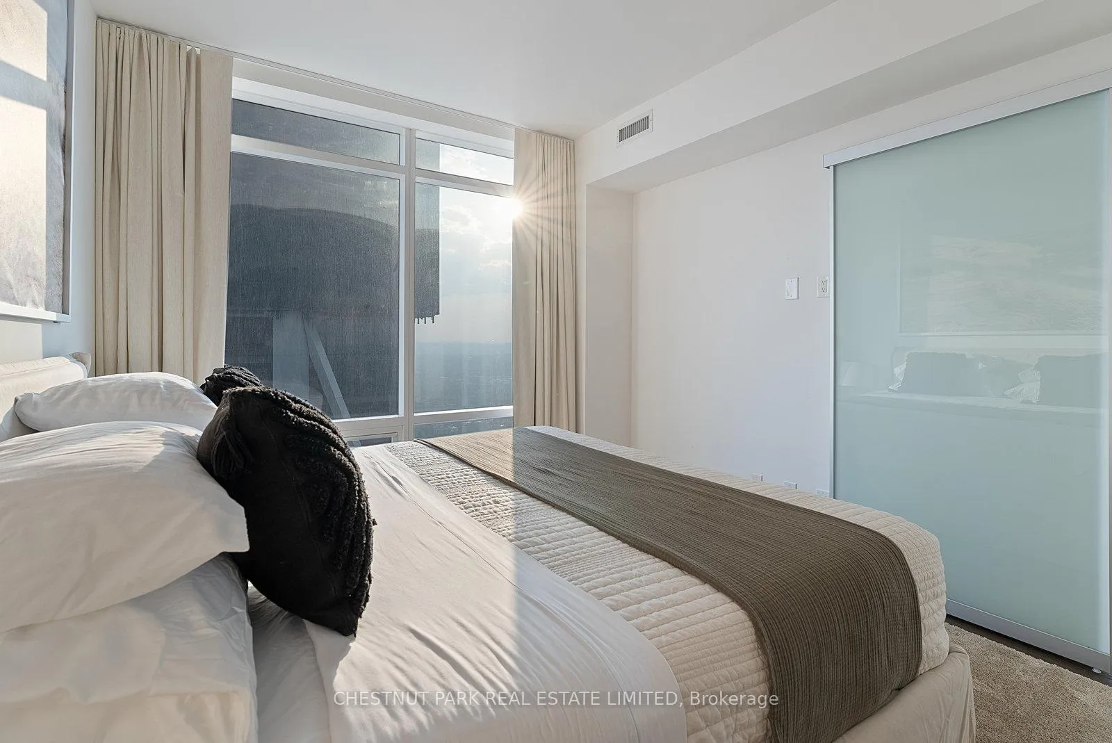 Photo 18 of Unit 7006, 1 Bloor Street E, Toronto, Church-Yonge Corridor — HOMEH