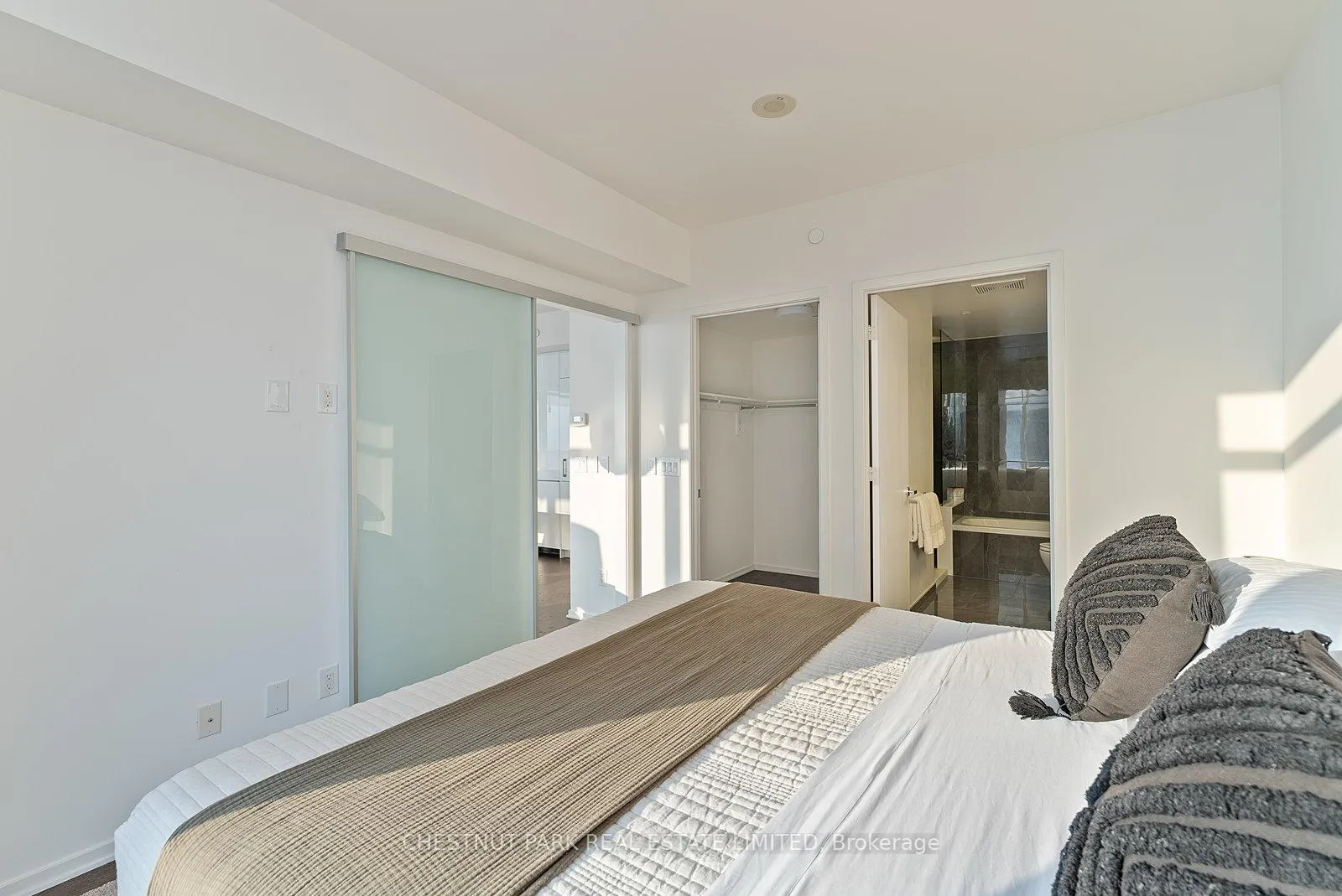 Photo 19 of Unit 7006, 1 Bloor Street E, Toronto, Church-Yonge Corridor — HOMEH