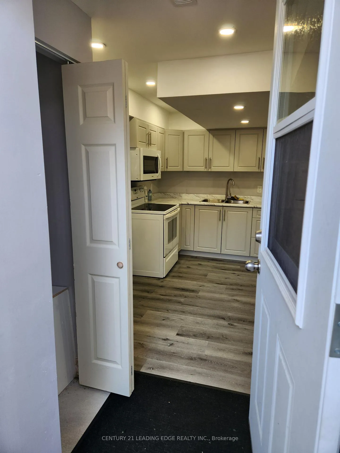 Photo 2 of Unit #Lower, 28 Cedarholme Avenue, Caledon, Caledon East — HOMEH