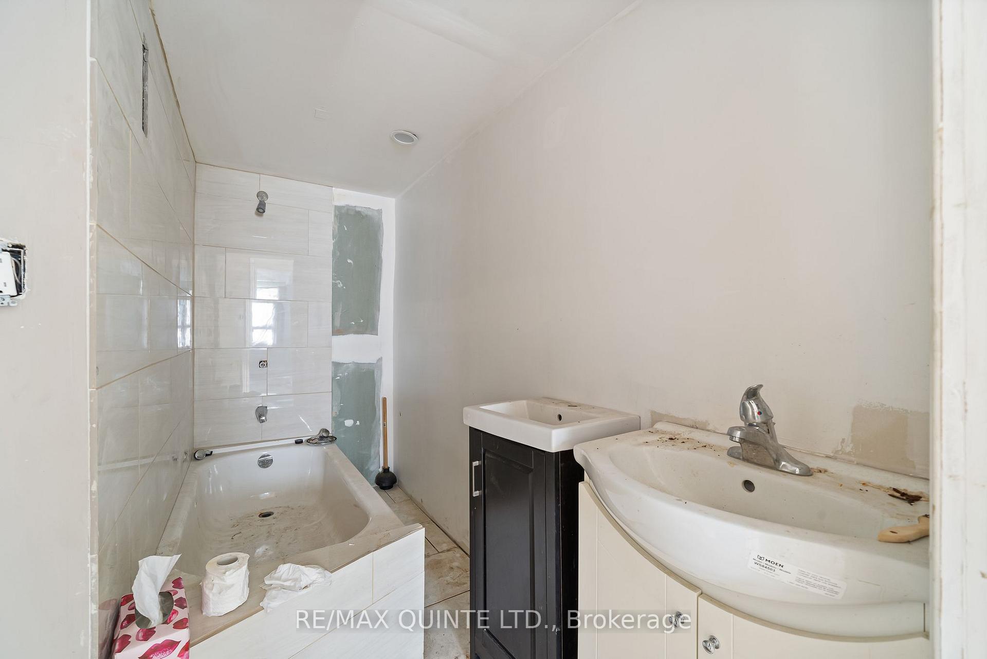 Photo 9 of 90 Gordon Street, Belleville, Belleville Ward — HOMEH