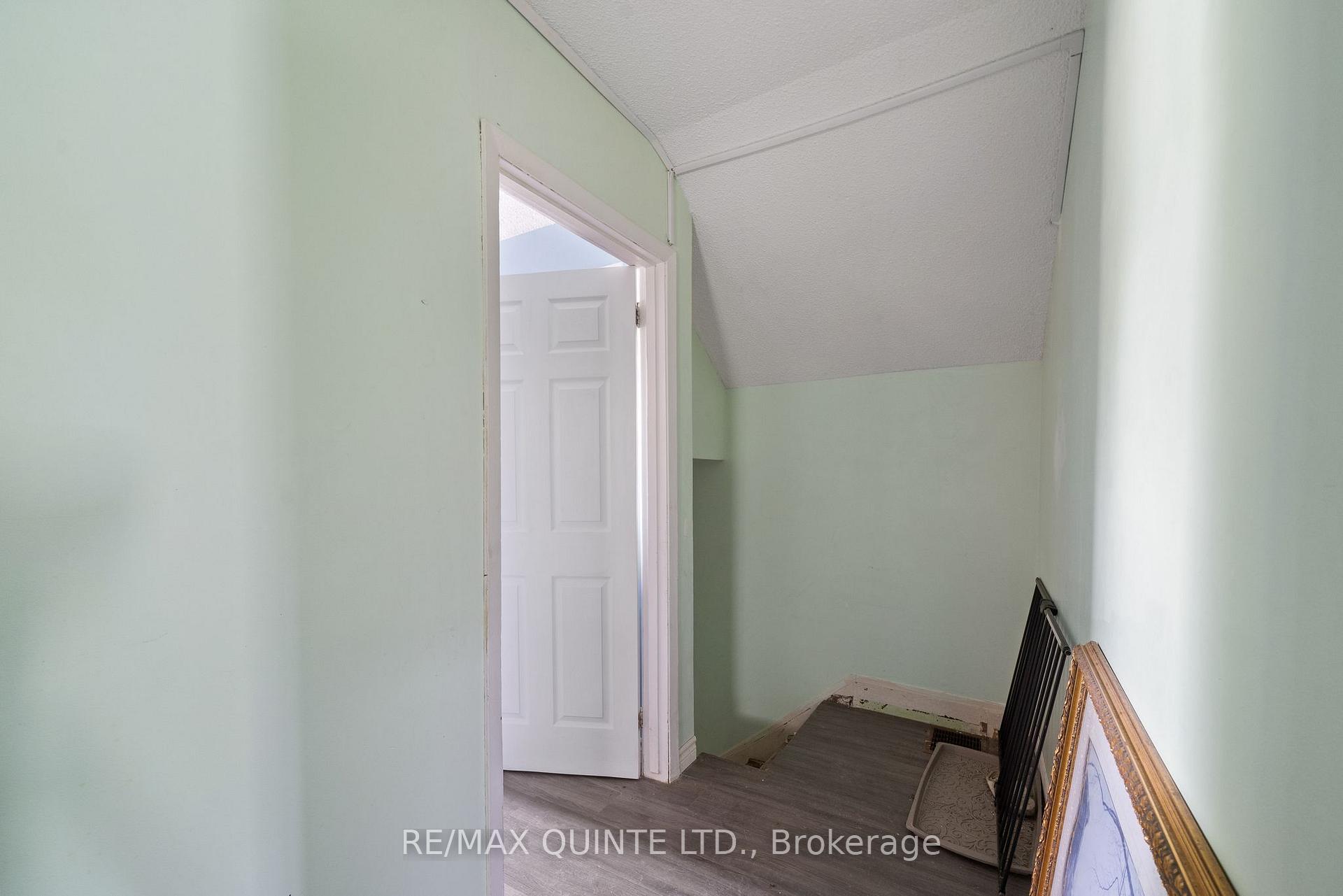 Photo 10 of 90 Gordon Street, Belleville, Belleville Ward — HOMEH